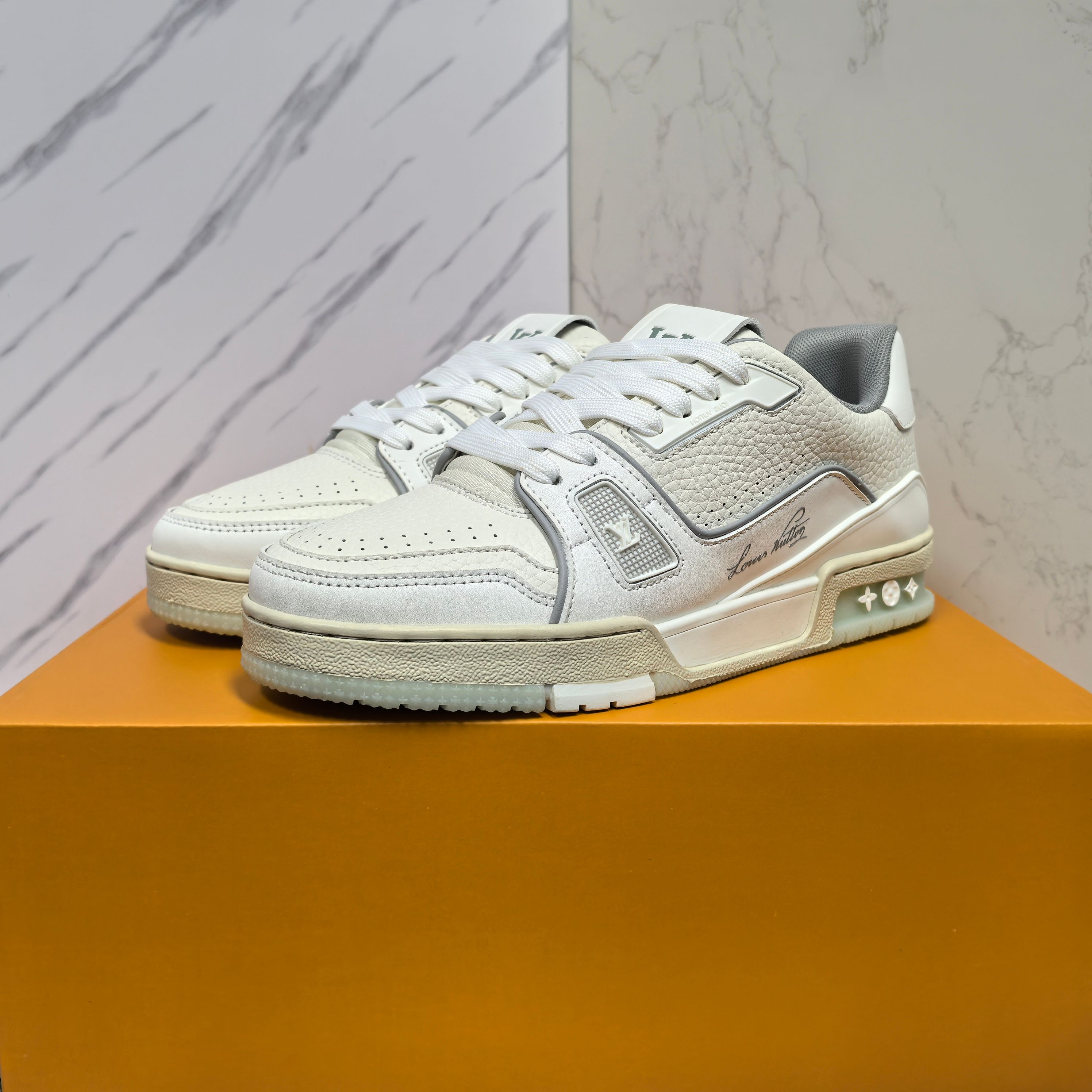 LOUIS VUITTON Trainer 牛皮 压纹系带 低帮 スニーカー 男女兼用