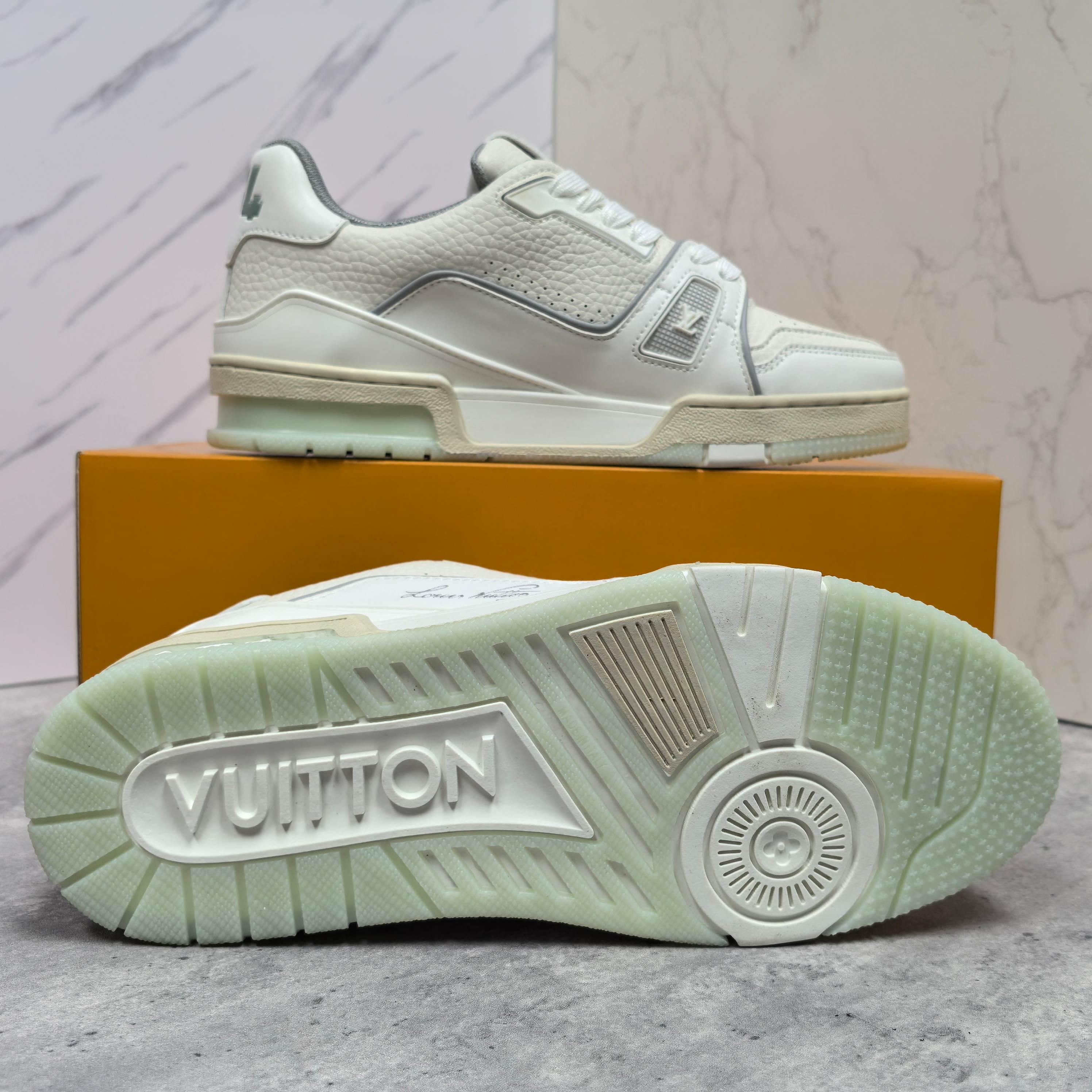 LOUIS VUITTON Trainer 牛皮 压纹系带 低帮 スニーカー 男女兼用