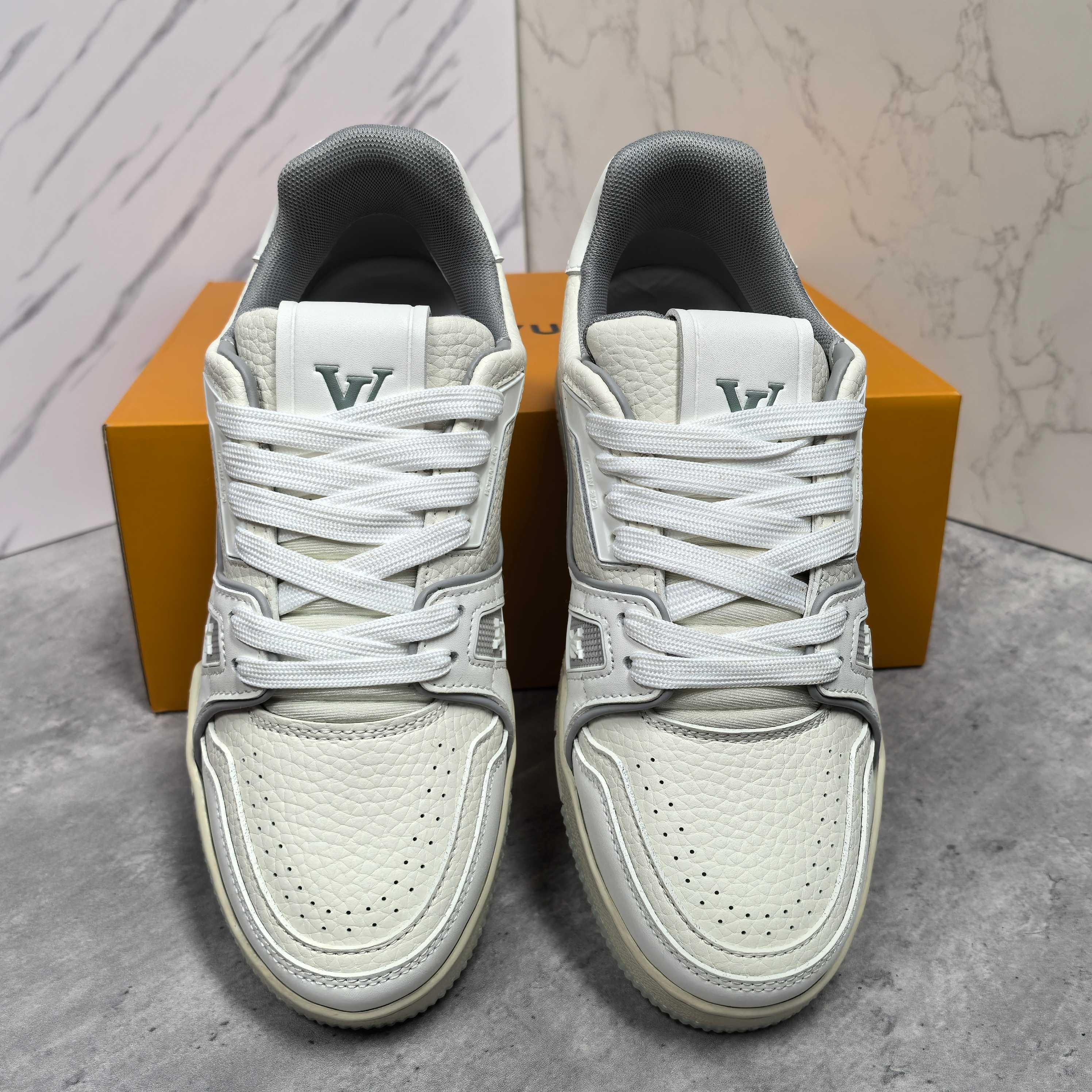 LOUIS VUITTON Trainer 牛皮 压纹系带 低帮 スニーカー 男女兼用
