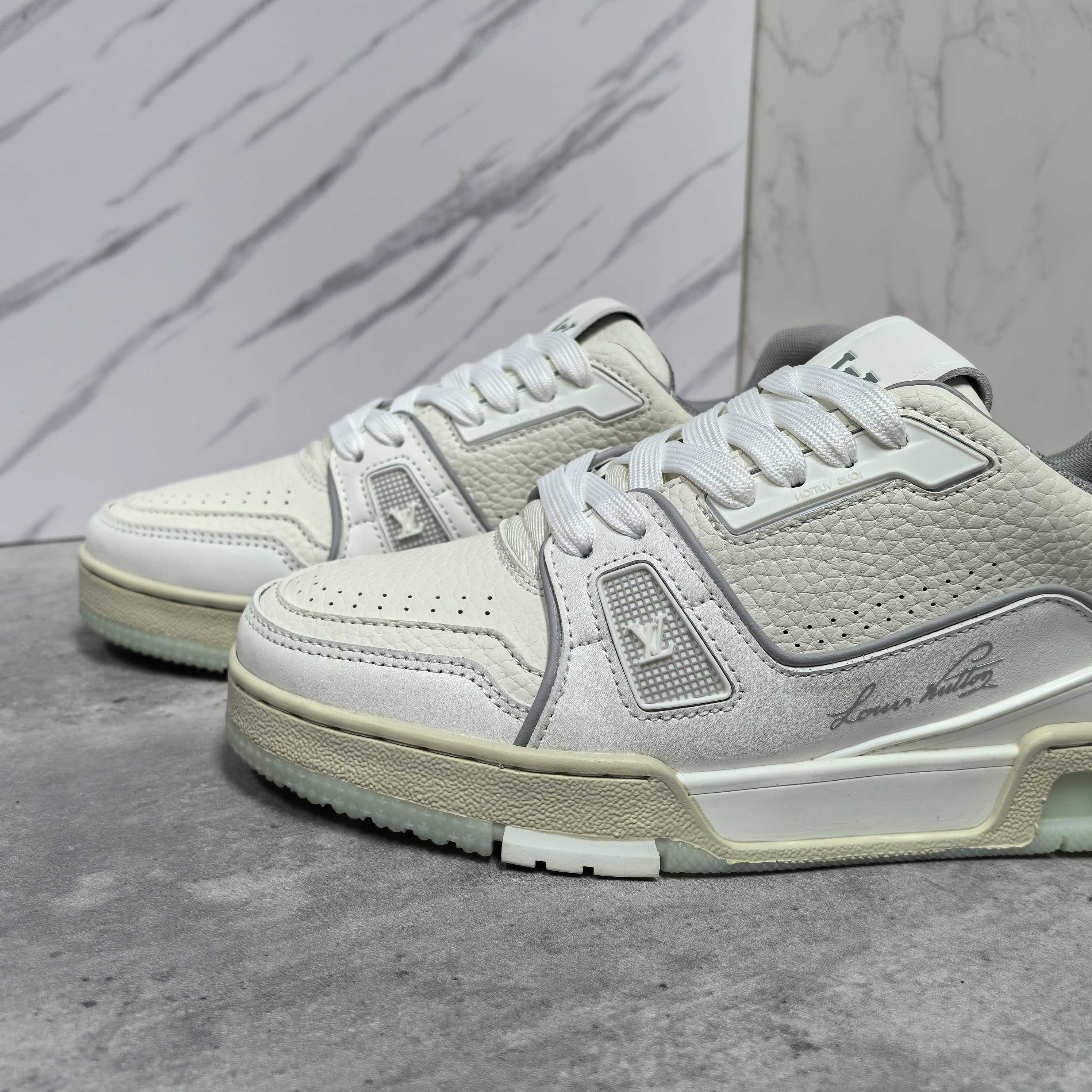 LOUIS VUITTON Trainer 牛皮 压纹系带 低帮 スニーカー 男女兼用