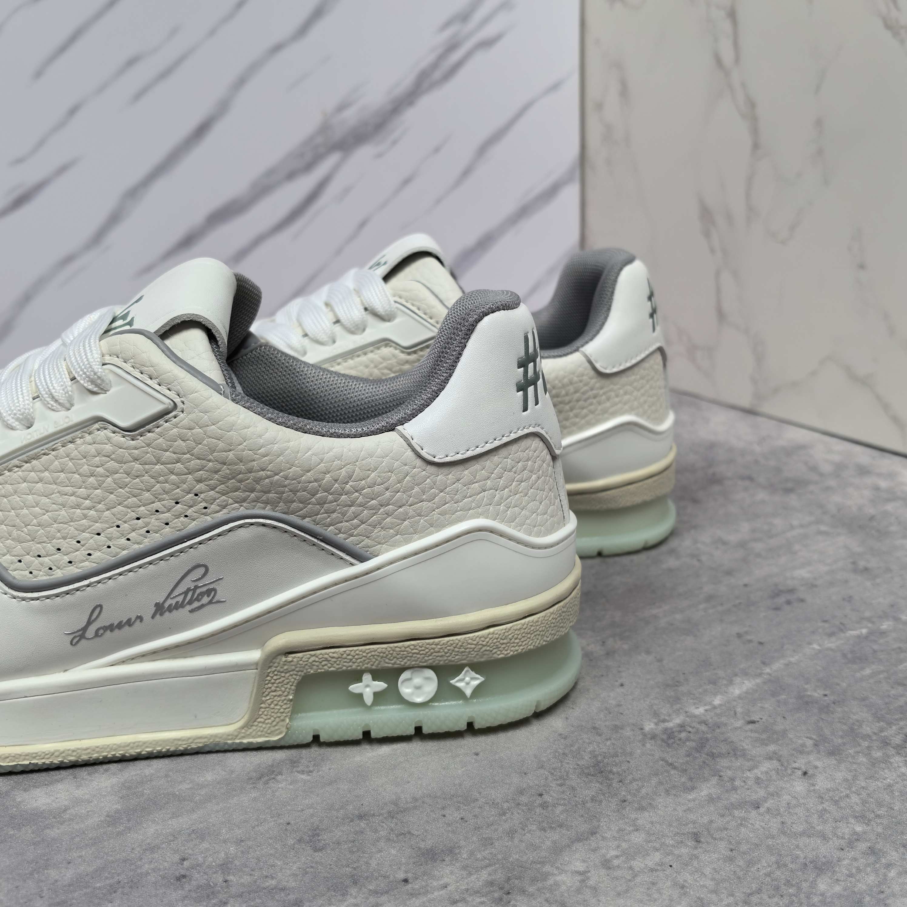 LOUIS VUITTON Trainer 牛皮 压纹系带 低帮 スニーカー 男女兼用