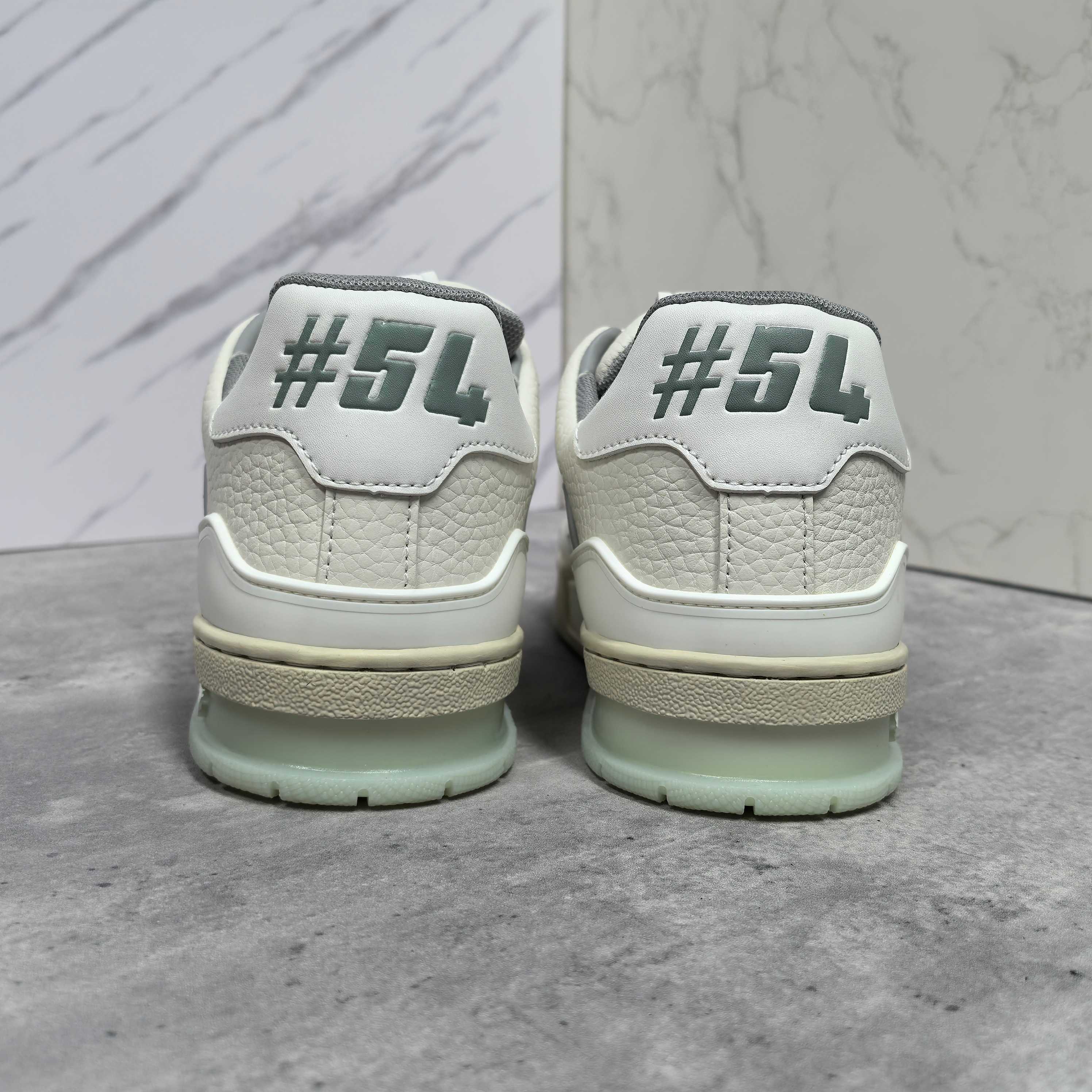 LOUIS VUITTON Trainer 牛皮 压纹系带 低帮 スニーカー 男女兼用