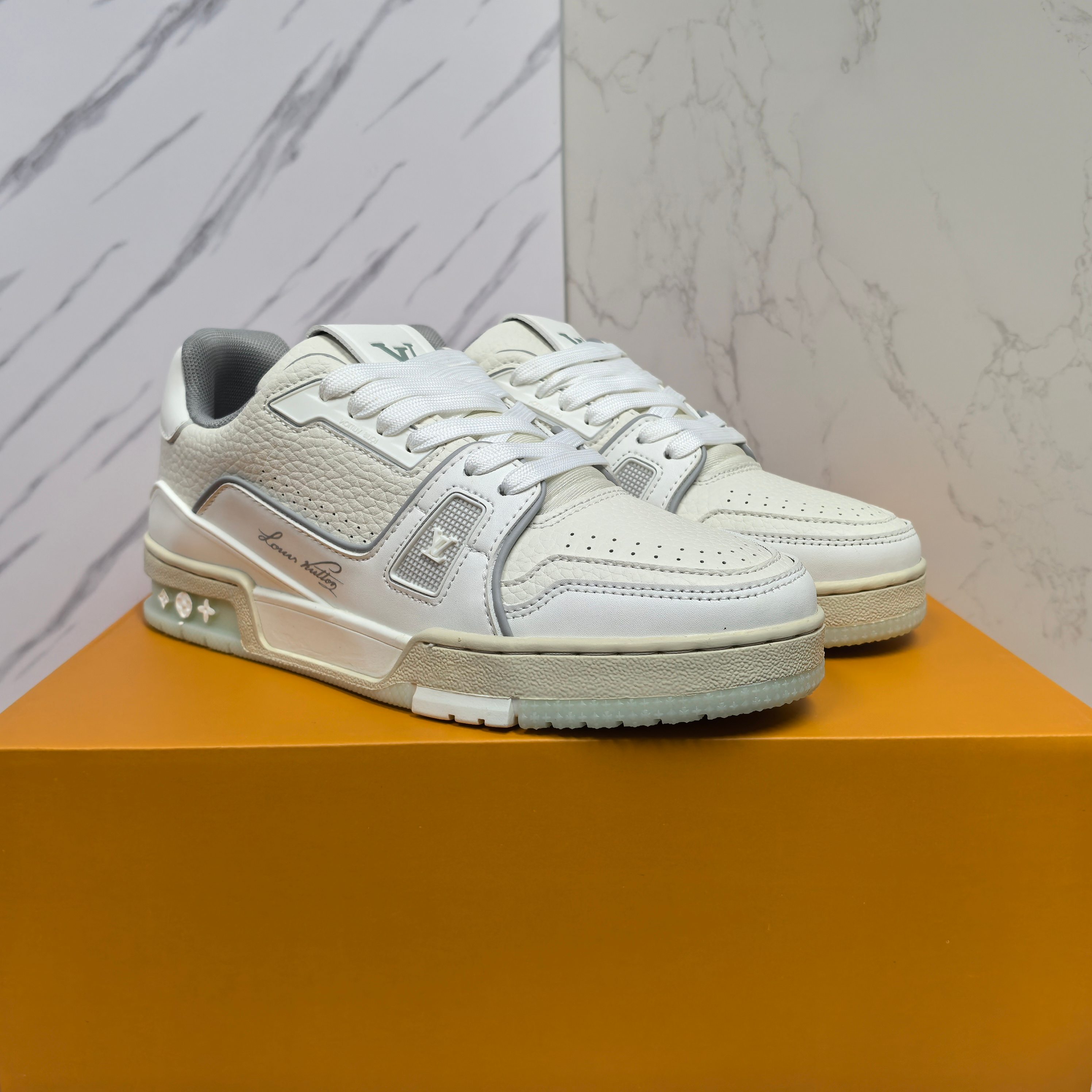 LOUIS VUITTON Trainer 牛皮 压纹系带 低帮 スニーカー 男女兼用