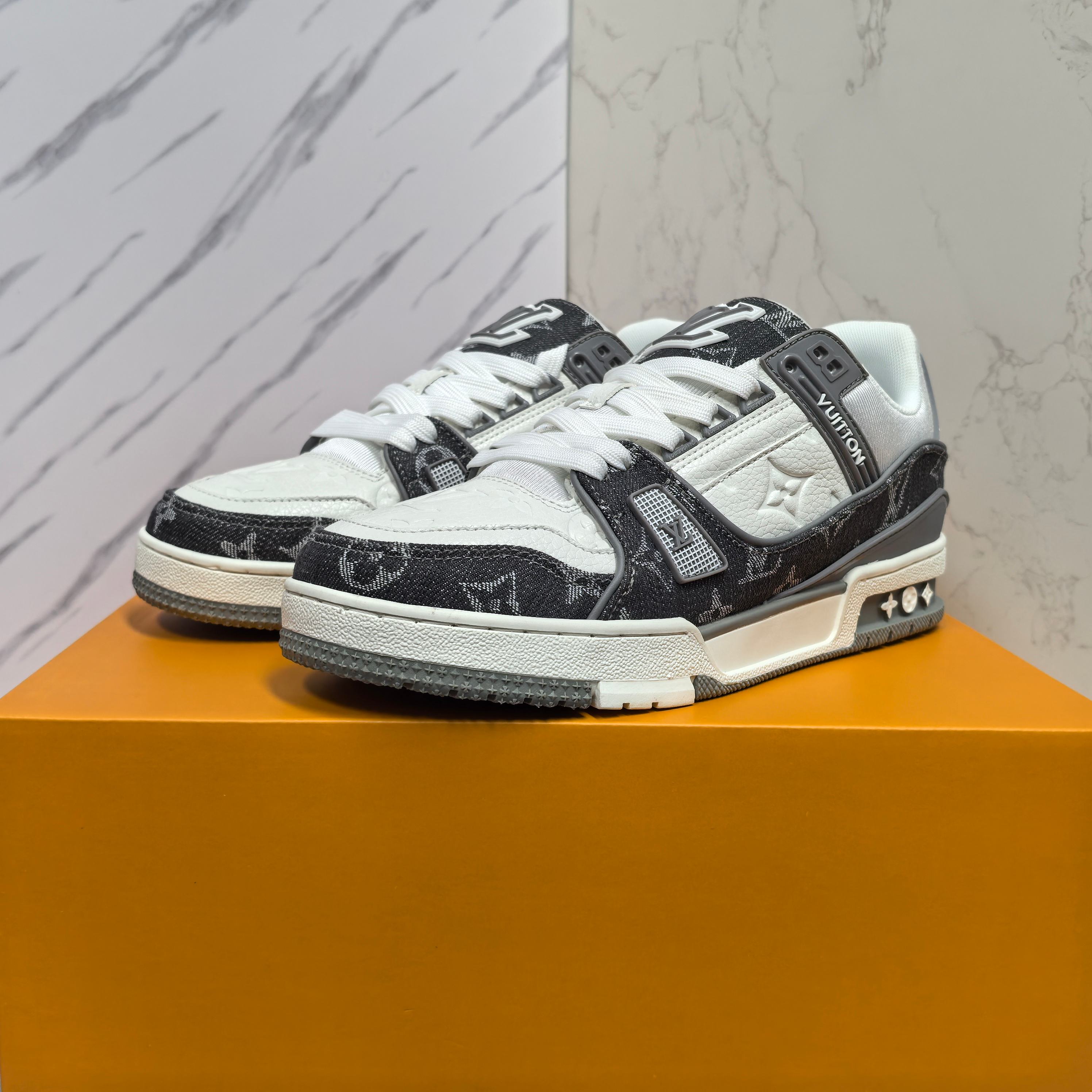 LOUIS VUITTON Trainer 牛皮系带低帮板鞋 男女兼用