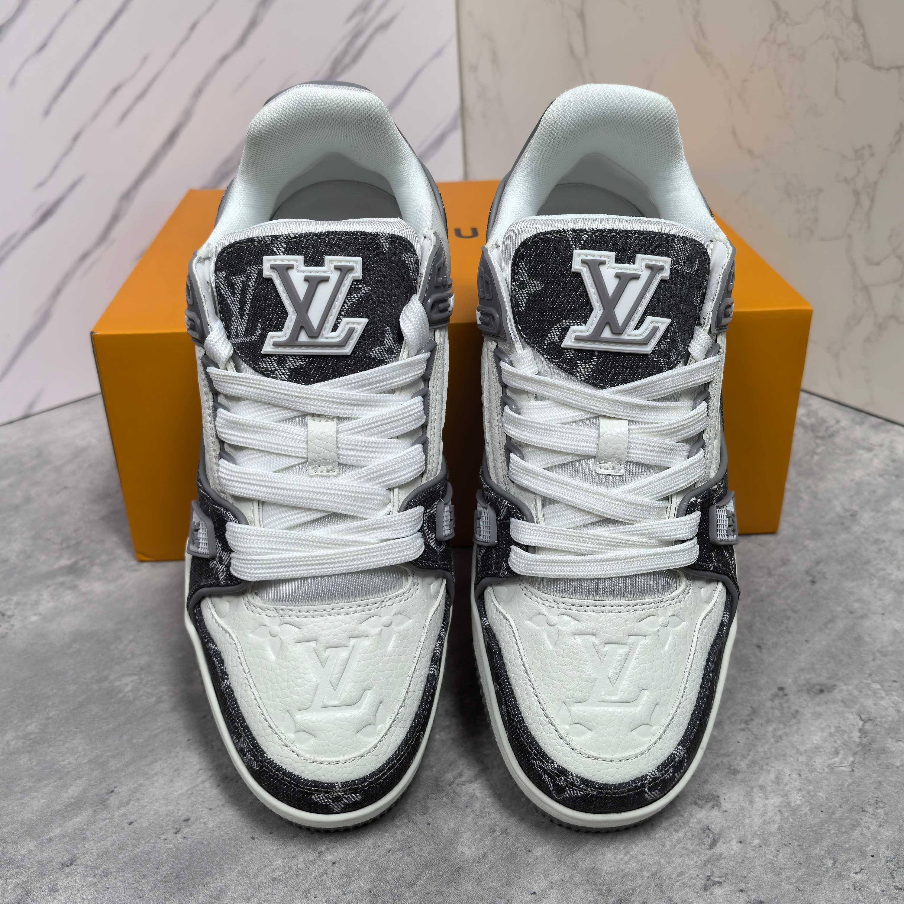 LOUIS VUITTON Trainer 牛皮系带低帮板鞋 男女兼用
