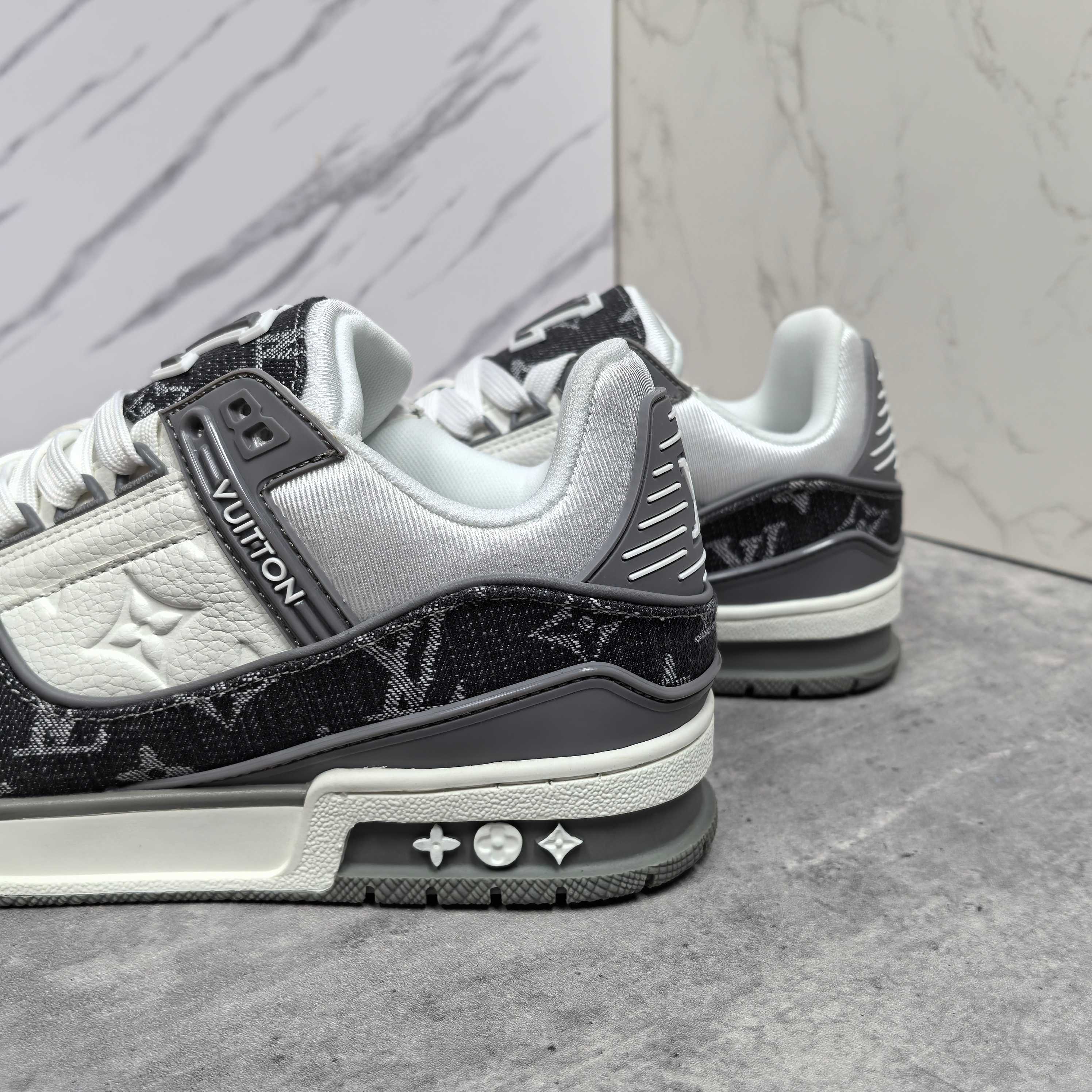 LOUIS VUITTON Trainer 牛皮系带低帮板鞋 男女兼用