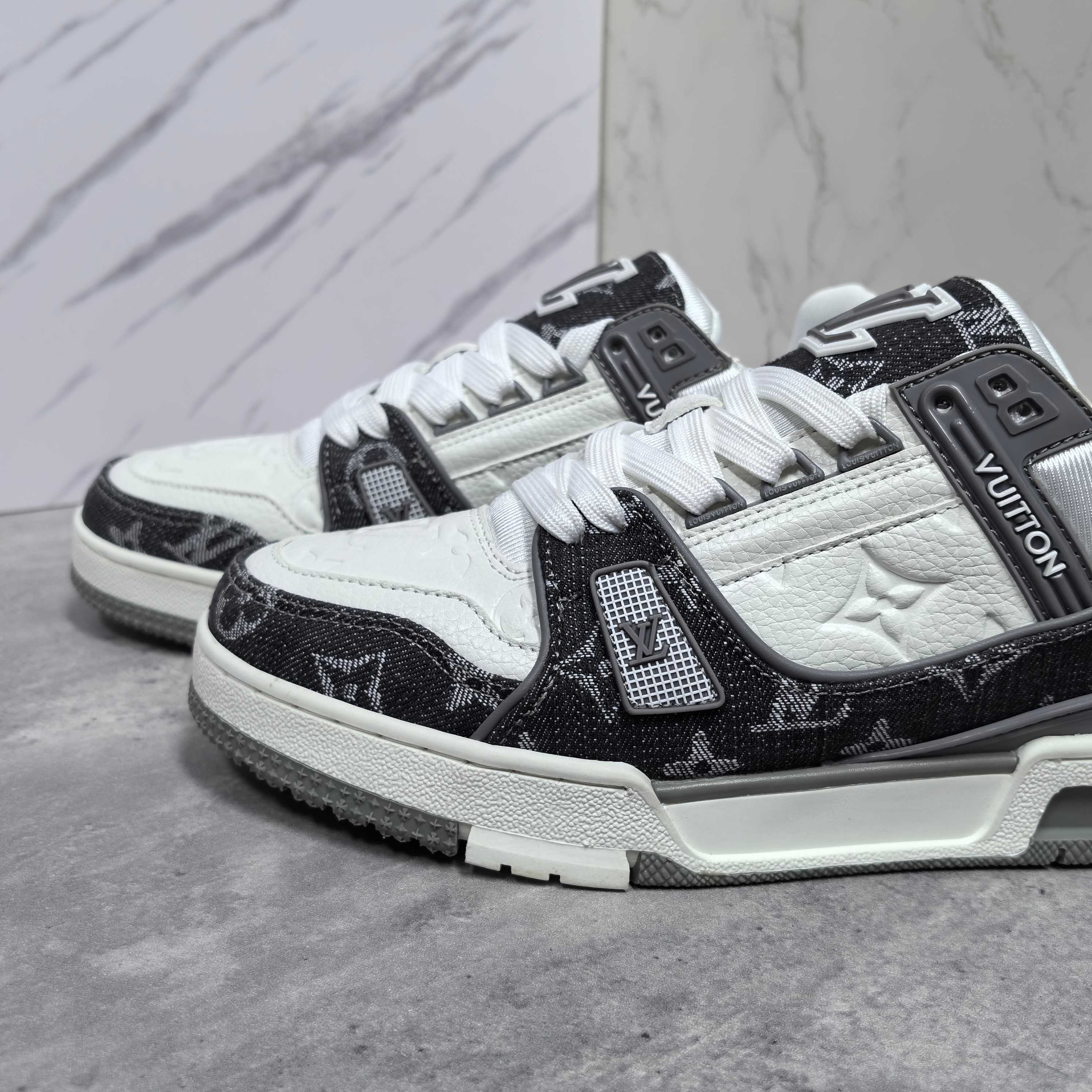 LOUIS VUITTON Trainer 牛皮系带低帮板鞋 男女兼用