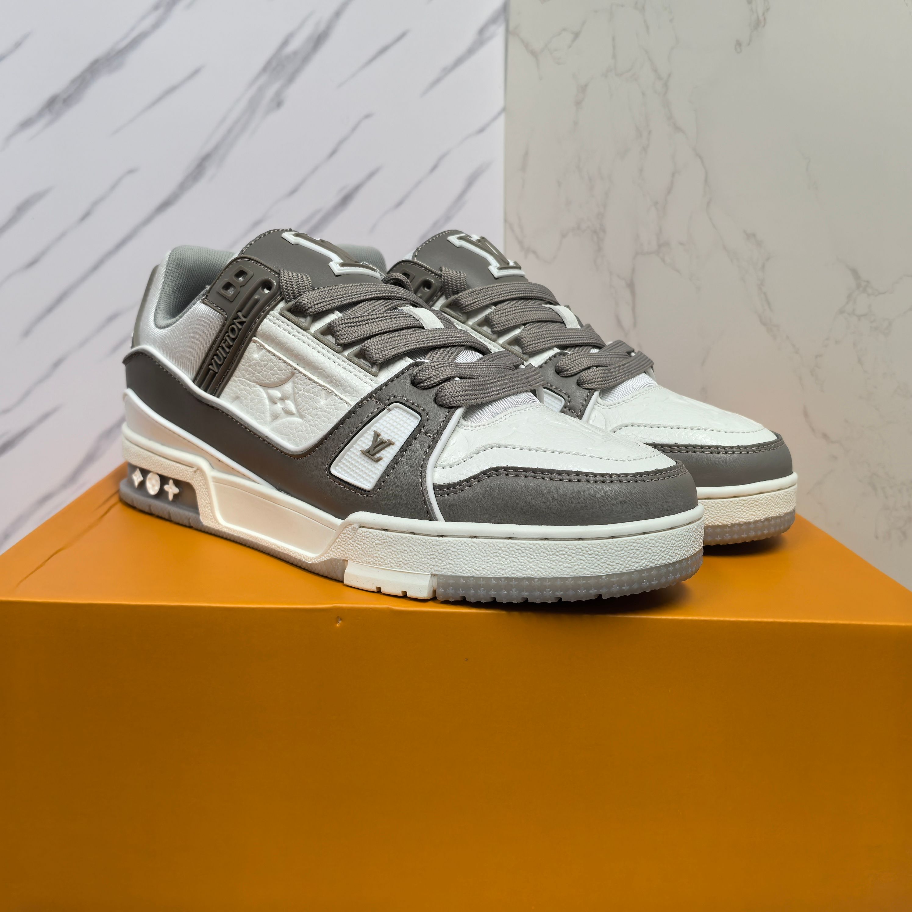 LOUIS VUITTON Trainer 牛皮系带低帮板鞋 男女共用