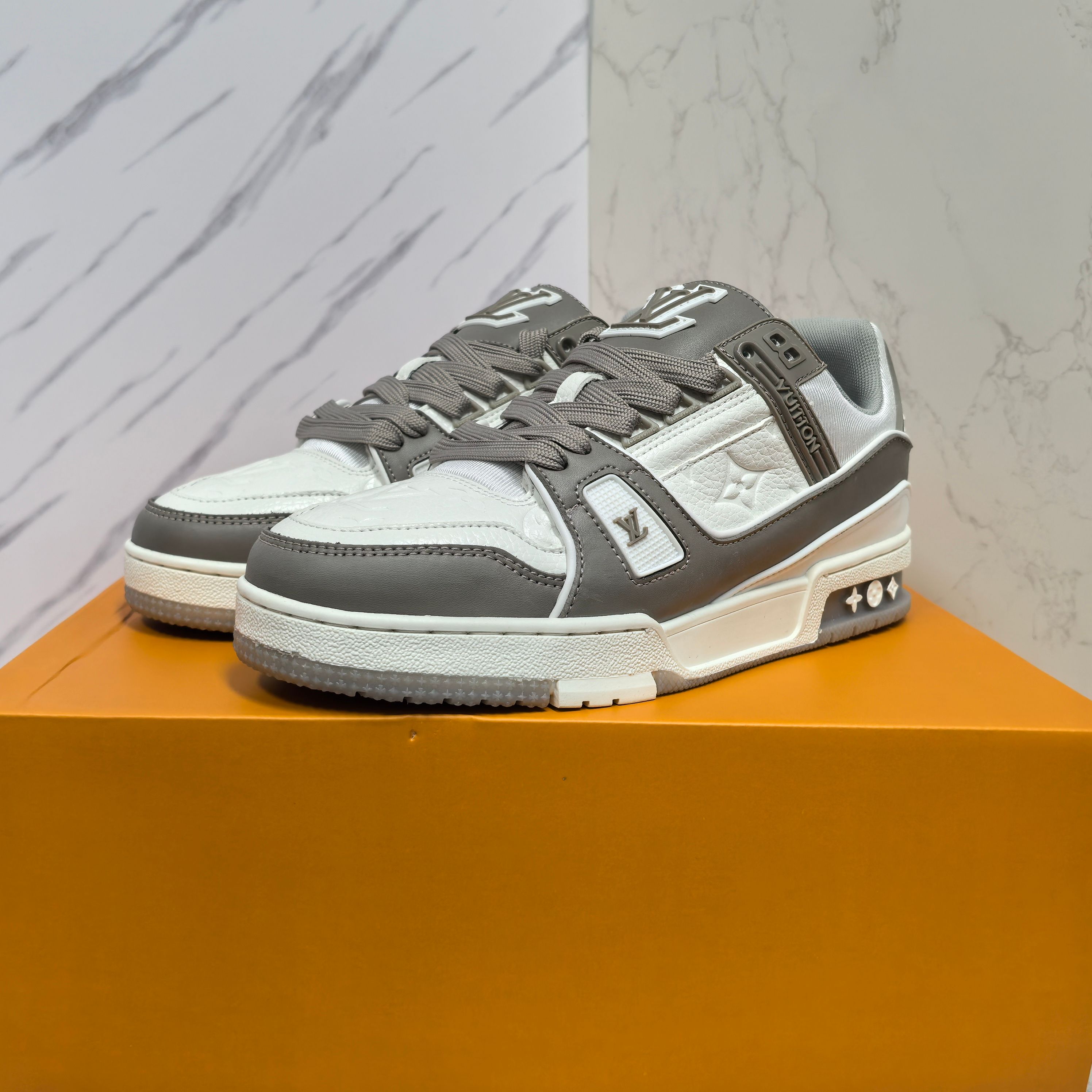 LOUIS VUITTON Trainer 牛皮系带低帮板鞋 男女共用