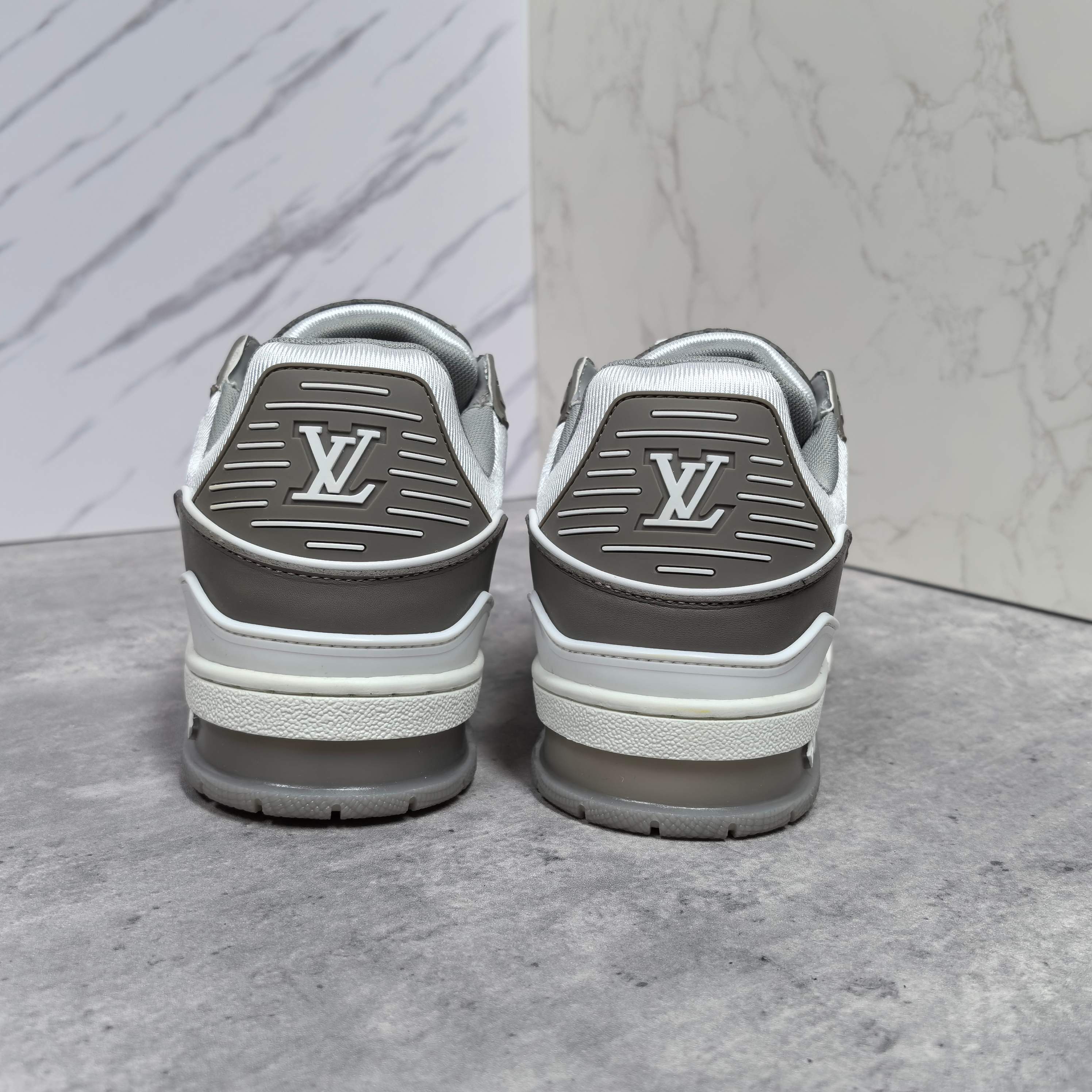 LOUIS VUITTON Trainer 牛皮系带低帮板鞋 男女共用