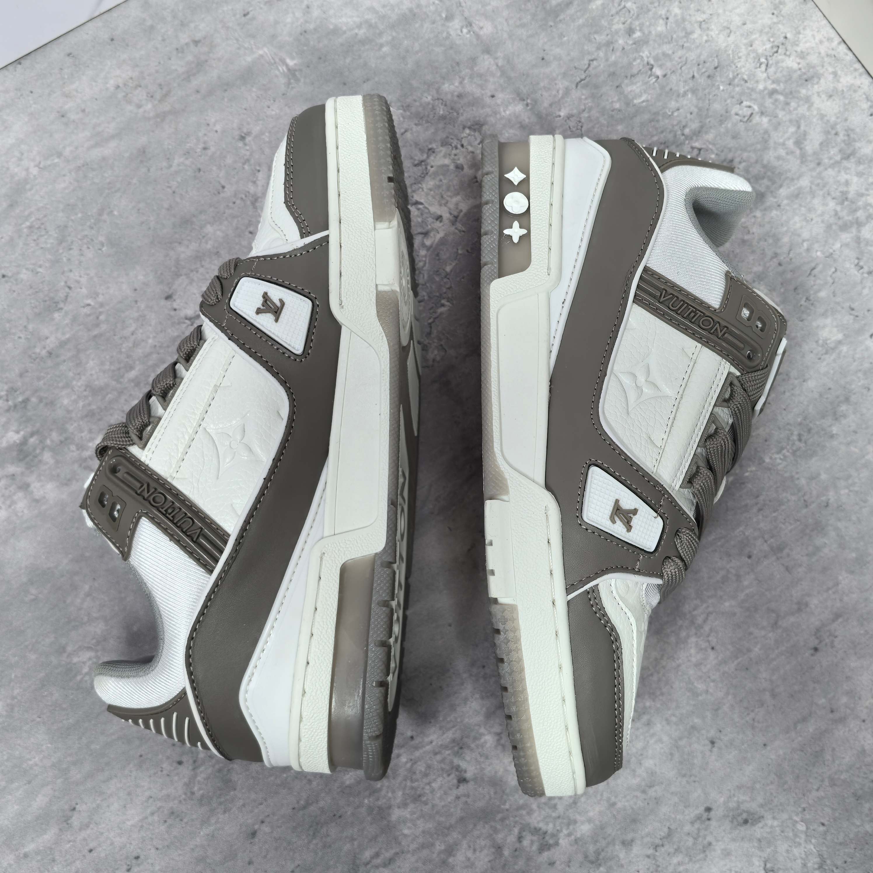 LOUIS VUITTON Trainer 牛皮系带低帮板鞋 男女共用