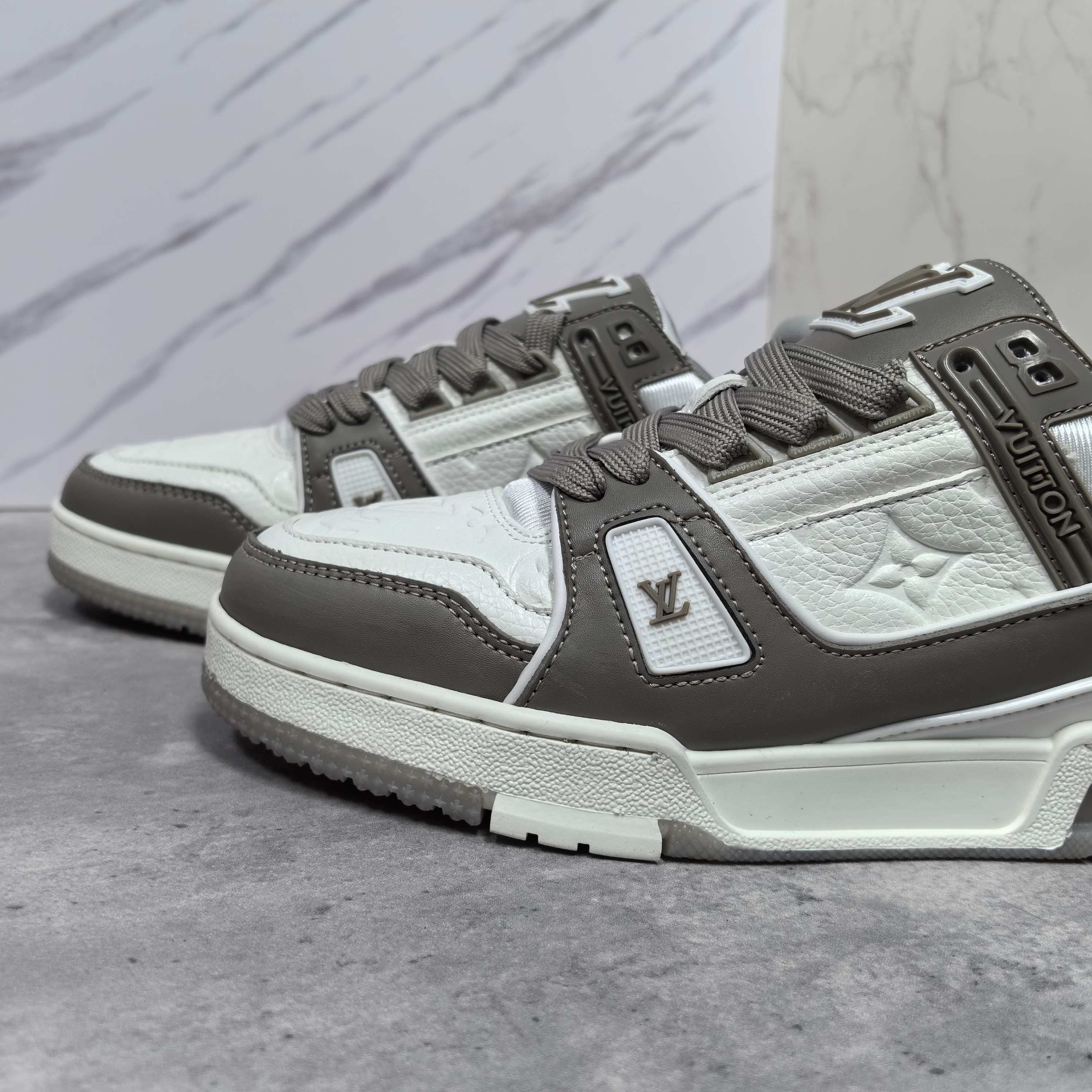 LOUIS VUITTON Trainer 牛皮系带低帮板鞋 男女共用