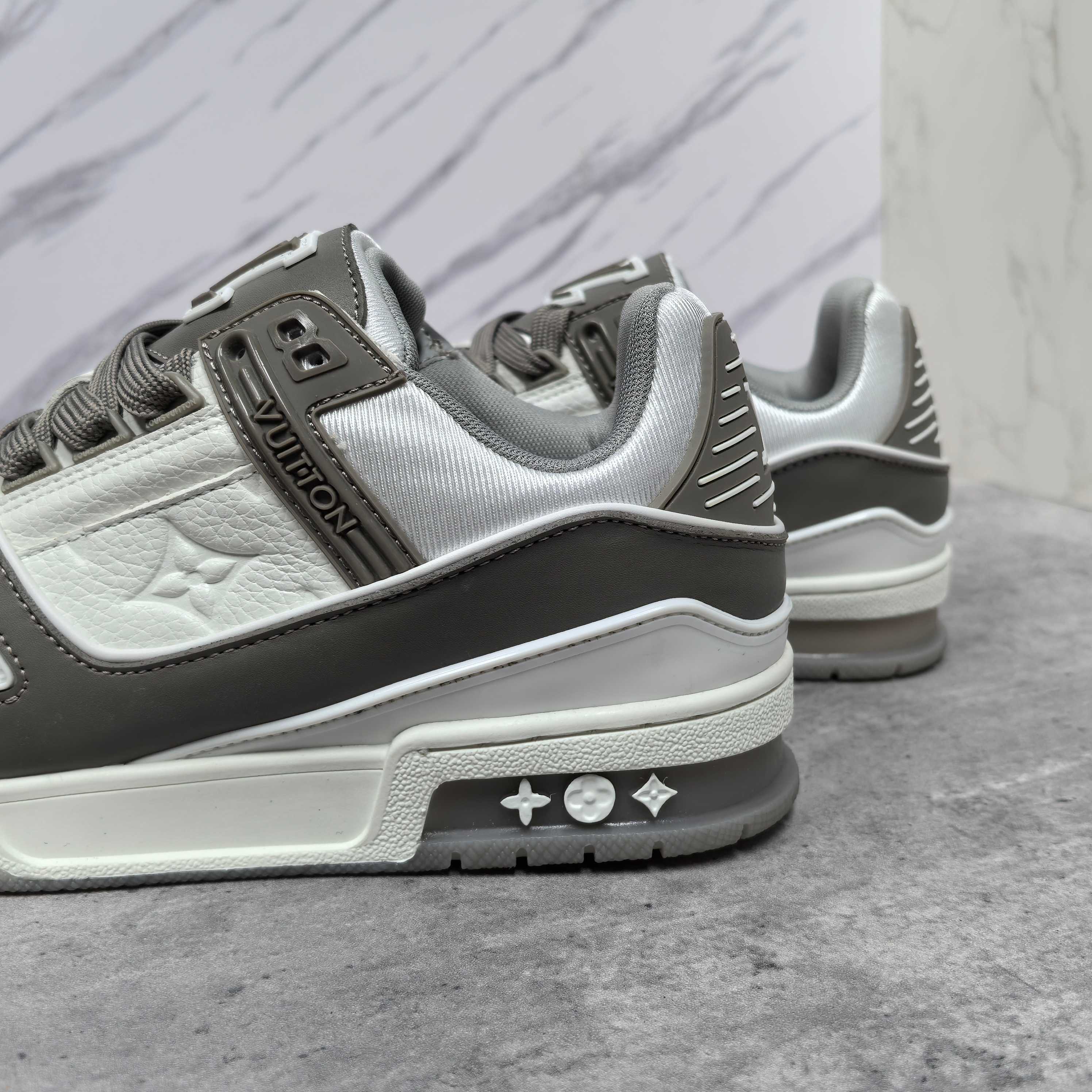 LOUIS VUITTON Trainer 牛皮系带低帮板鞋 男女共用