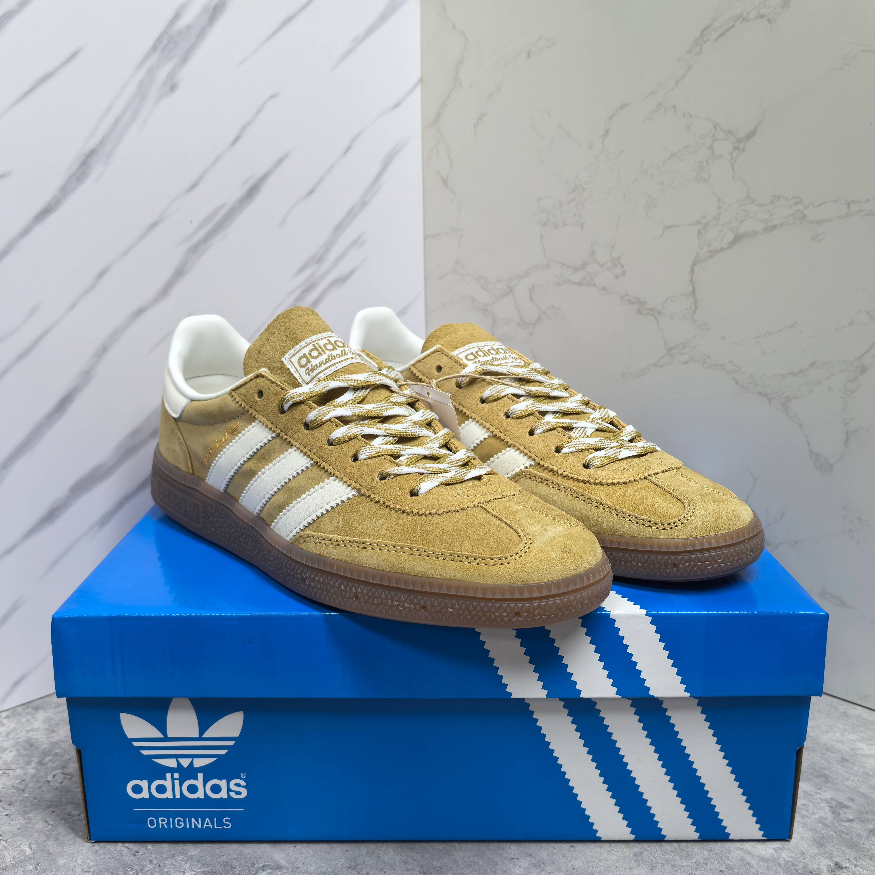 NO:690123,High version, real price, adidas originals HANDBALL SPEZIAL, comfortable fit, low top moral training shoes, same style for men and women, size 35.5-45,, adidas19860909高版本实价 adidas originals HANDBALL SPEZIAL 舒适贴合 低帮 德训鞋 男女同款 码数35.5-45,,adidas,Men's shoes