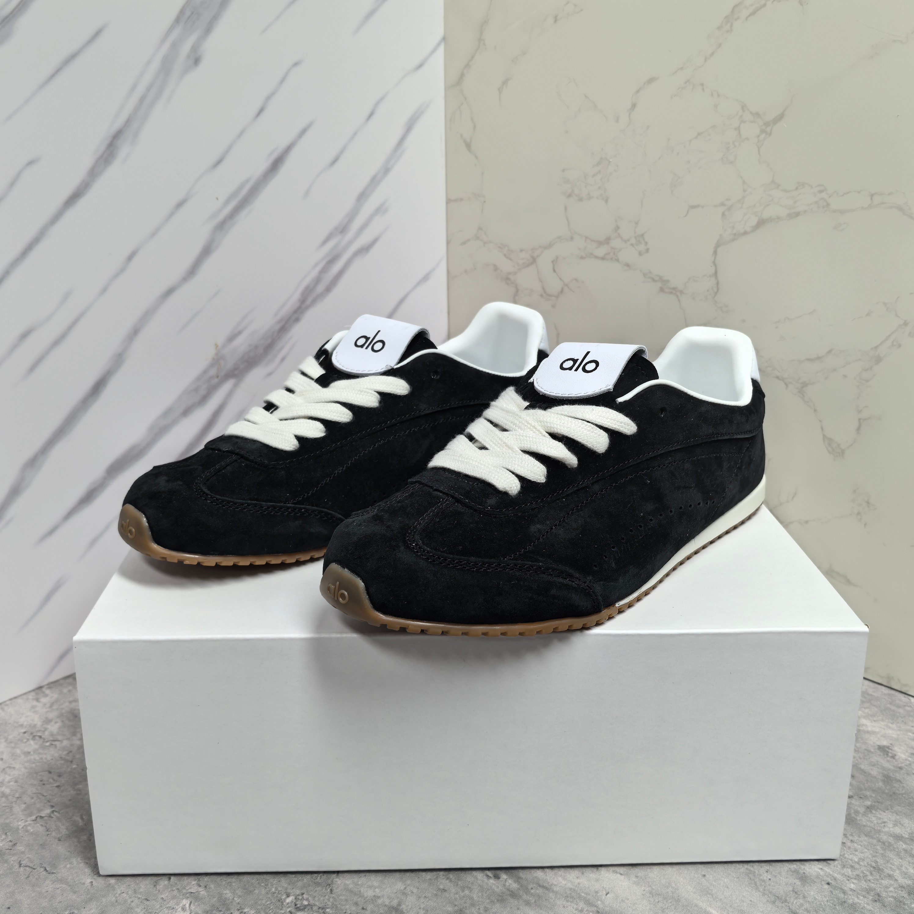 NO:639562,Real price alo yoga Sunset comfortable lifestyle shoes, same style for men and women, size 35-45,19860909实价 alo yoga Sunset 舒适 生活休闲鞋 男女同款 码数35-45,,Men's shoes