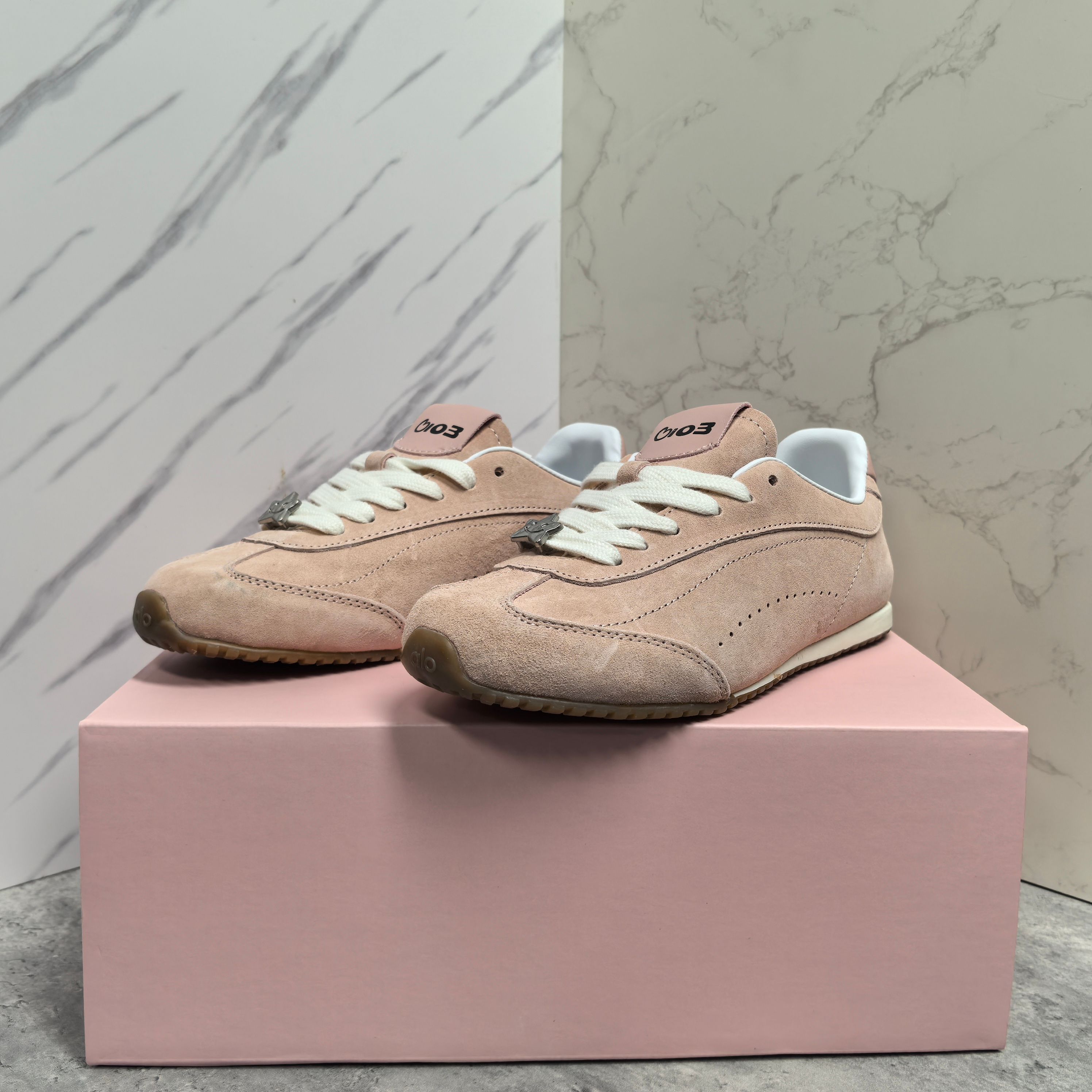 NO:639565,Real price alo yoga Sunset comfortable lifestyle shoes, same style for men and women, size 35-41,19860909实价 alo yoga Sunset 舒适 生活休闲鞋 男女同款 码数35-41,,Men's shoes