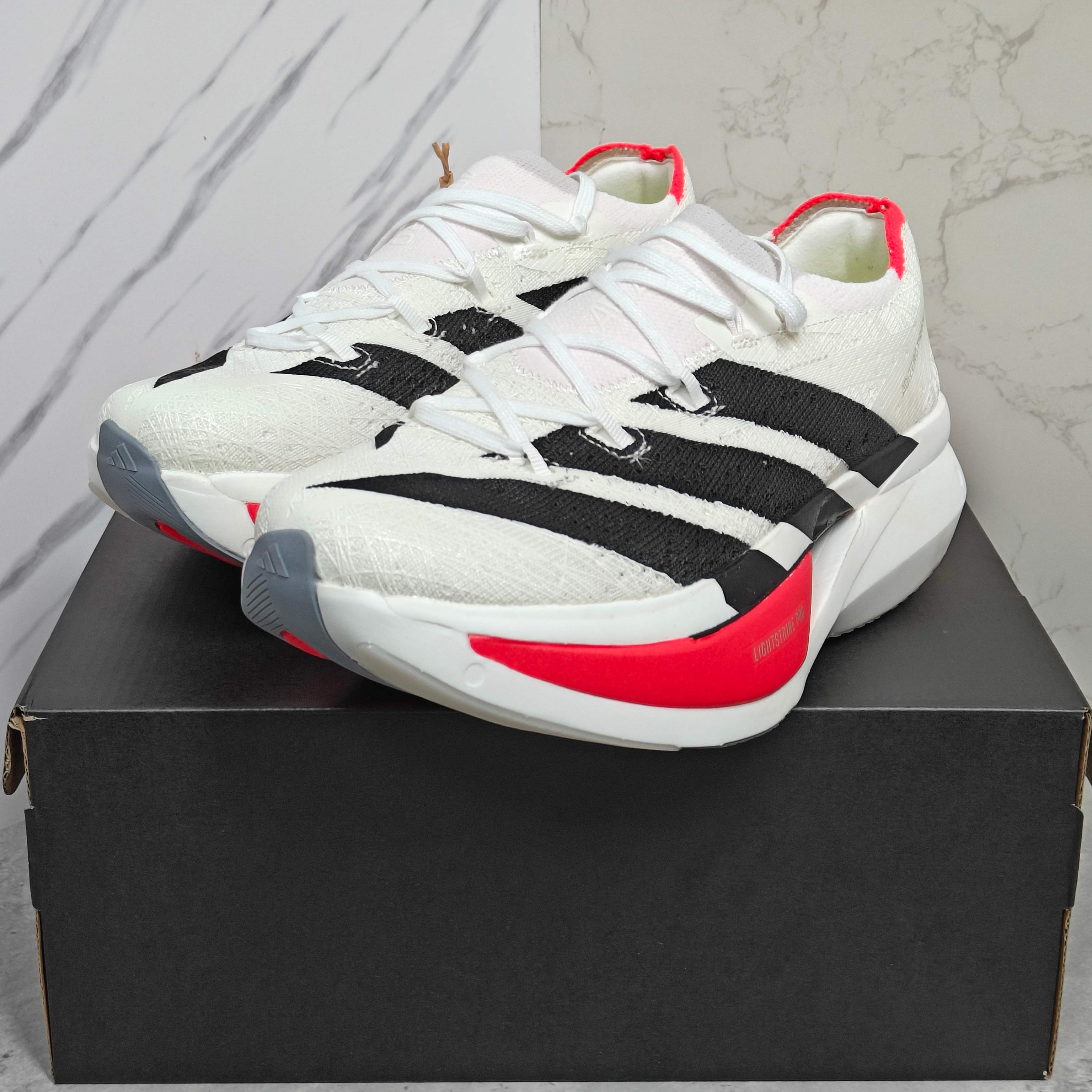 NO:690130,Actual price Corporate-level Adidas Adizero Prime  43 44 45,,adidas19860909实价 公司级Adidas Adizero Prime X 3.0 Strung箱根系列 专业竞训 碳板碳柱 阿迪达斯 经典马拉松跑步鞋 整体采用前作的设计语言 并且对后者的细节进行升级 马拉松和长距离路跑的性能极限设计而生 尺码:36 36.5 37 38 38.5 39 40 40.5 41 42 42.5 43 44 45,,adidas,Men's shoes