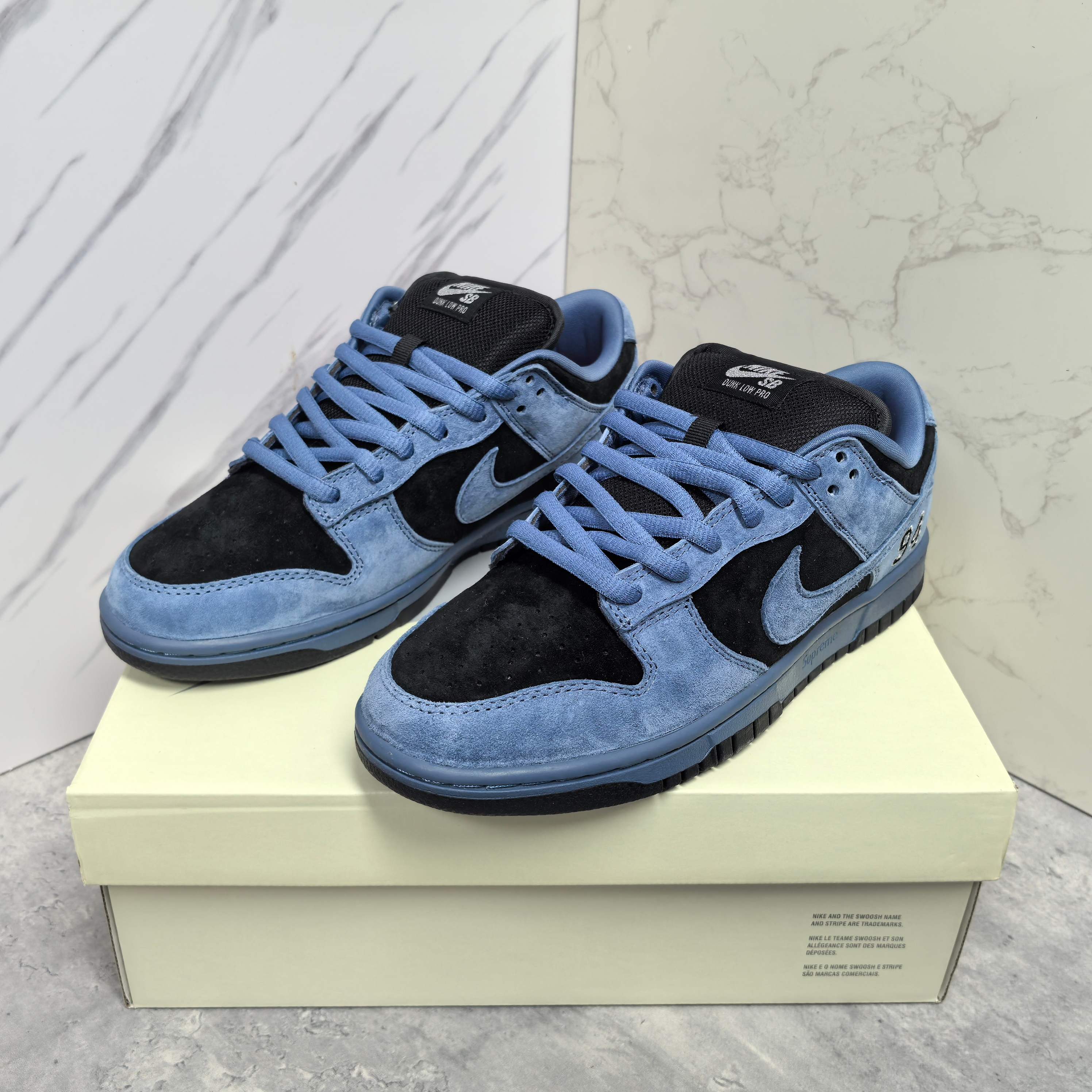 NO:690136,High version, real price, Nike x Supreme Dunk SB Low, comfortable and versatile, non-slip and wear-resistant, low-top sneakers, same style for men and women, size 36-46,19860909高版本实价 Nike x Supreme Dunk SB Low 舒适百搭 防滑耐磨 低帮 板鞋 男女同款 尺码36-46,,Men's shoes