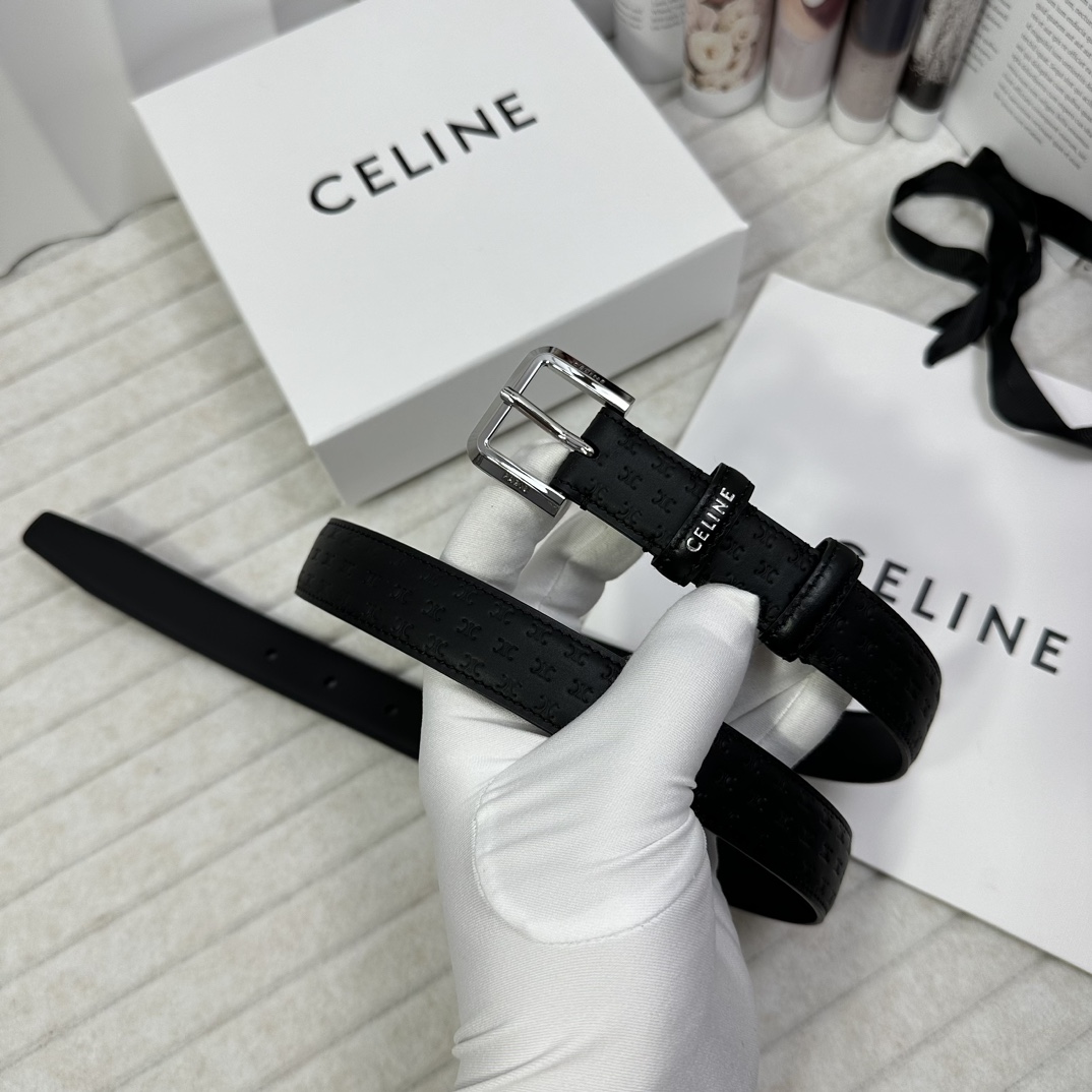 CELINE 宽度：2.5cm 带身采用黑色头层牛皮压凯旋门标志印花亮银针扣