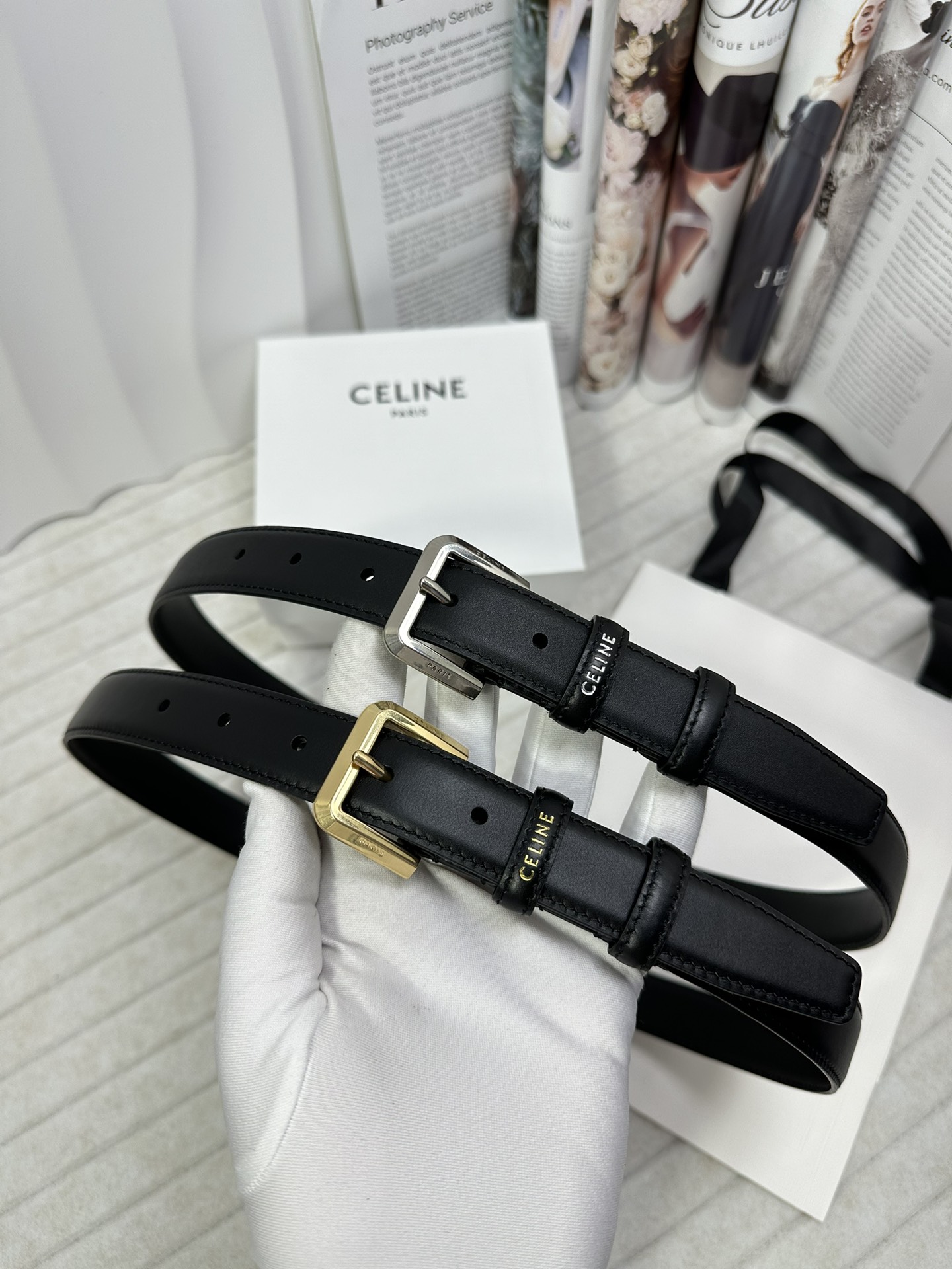 CELINE 宽度：2.5cm 带身采用双面黑色头层牛皮塞琳标志鎏银针扣