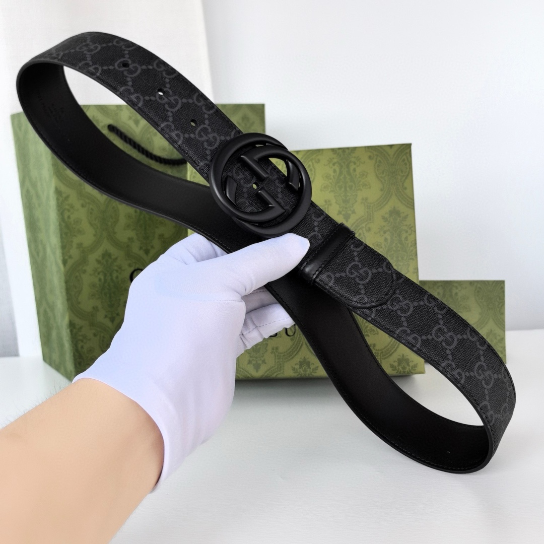 Gucccci 宽度:4.0cm，带身采用黑色黑色GG SuPreme帆布匠心打造。搭配新款GG抛光铜金