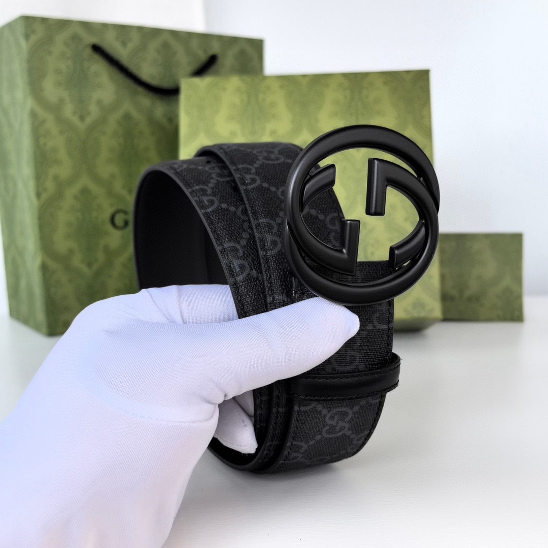 Gucccci 宽度:4.0cm，带身采用黑色黑色GG SuPreme帆布匠心打造。搭配新款GG抛光铜金