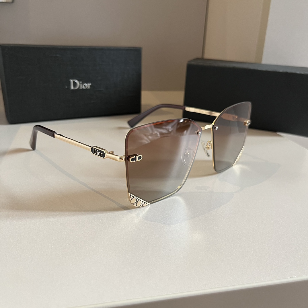 NO:241783,Dior sunglasses, sunglasses that want to be welded to the face. Hard goods are not afraid of being late. After several months, ZP mold is created. Any details are perfectly replicated. Official website has no chromatic aberration contrast glasses sunglasses, glasses, dior, dior19860909Dior迪奥太阳镜、想焊在脸上的墨镜 硬货不怕迟到～历经几个月ZP开模打造 任何细节完美复刻,官网无色差对比眼镜墨镜太阳镜,眼镜,dior,dior,glasses