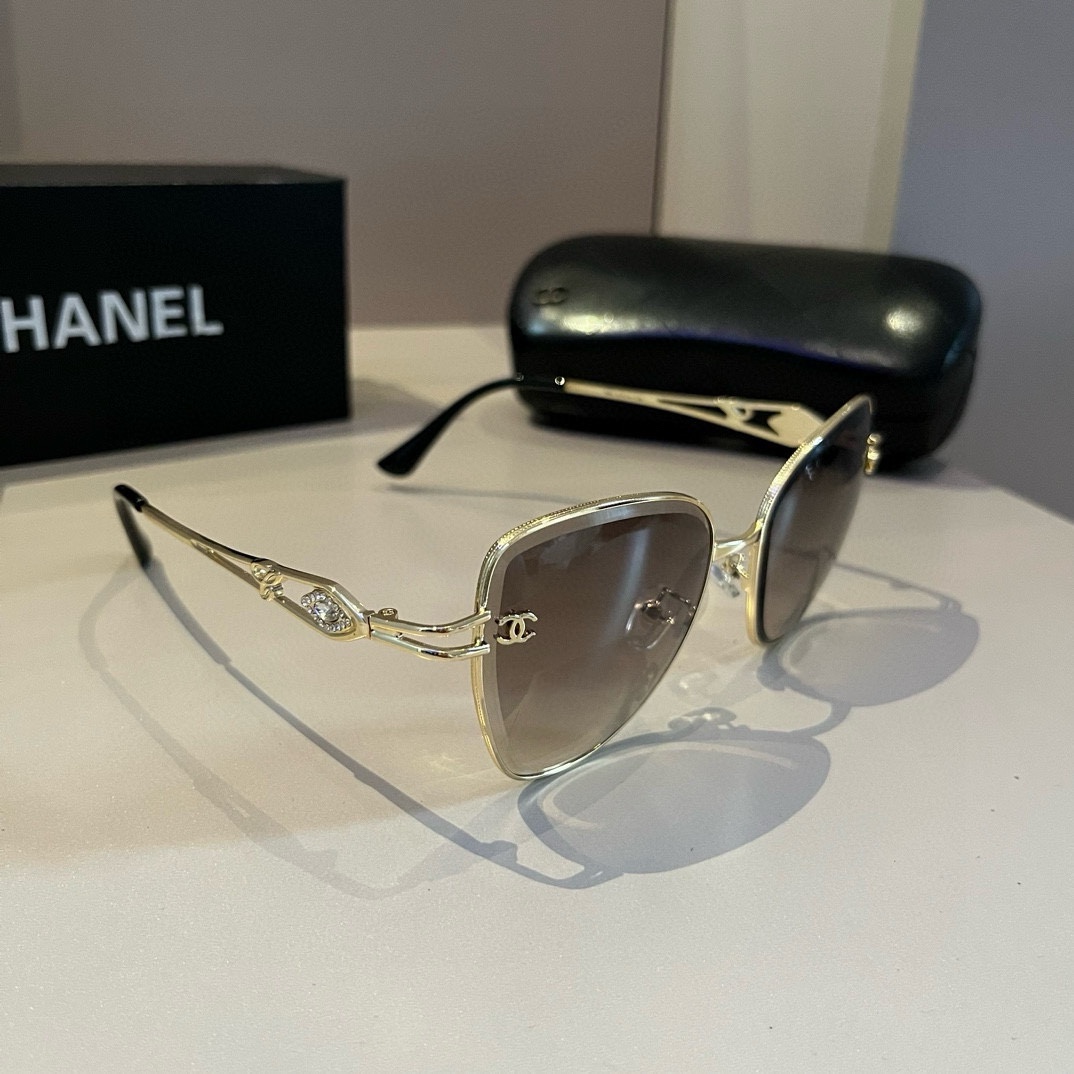 Chanel Doskonały
 Okulary przeciwsłoneczne na sprzedaż tanie teraz