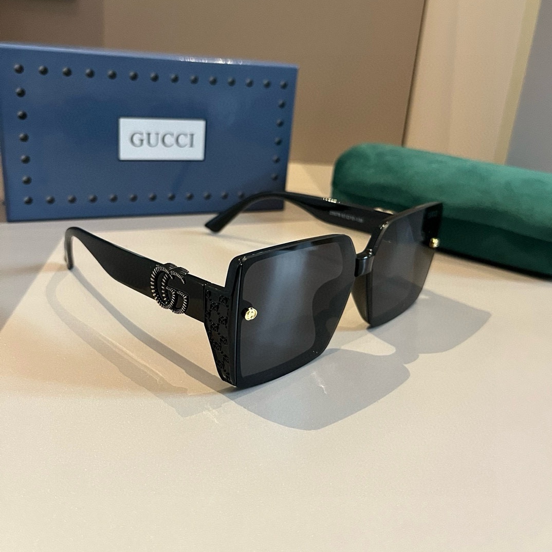 NO:269538,Gucci sunglasses are beautiful and look super atmospheric and small. The little seal will not feel like a rustic nouveau riche. Both men and women can wear them. It is very fashionable. Glasses, sunglasses, glasses, gucci19860909Gucci古奇墨镜好看上脸超大气显脸小,小满印不会有土气暴发户的感觉,男女都能带,很时髦 眼镜墨镜太阳镜,眼镜,gucci,glasses