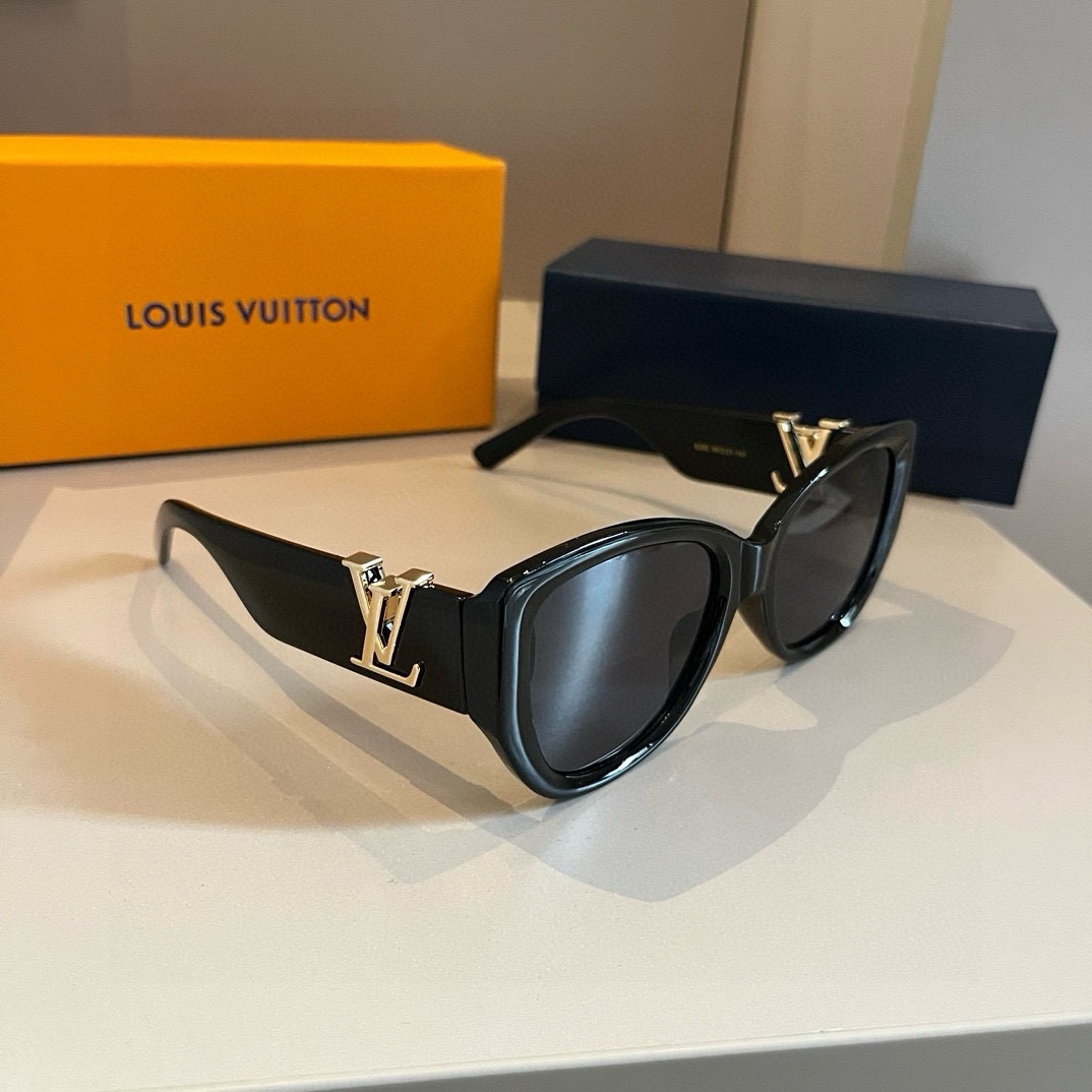 NO:269512,LV sunglasses Women's sunglasses look nice and look very generous on the face, and the face is small. The small print will not feel like a rustic nouveau riche. Both men and women can wear it, which is very fashionable. Glasses, sunglasses, glasses, louis vuitton19860909LV墨镜 女款墨镜好看上脸超大气显脸小,小满印不会有土气暴发户的感觉,男女都能带,很时髦 眼镜墨镜太阳镜,眼镜,louis vuitton,glasses