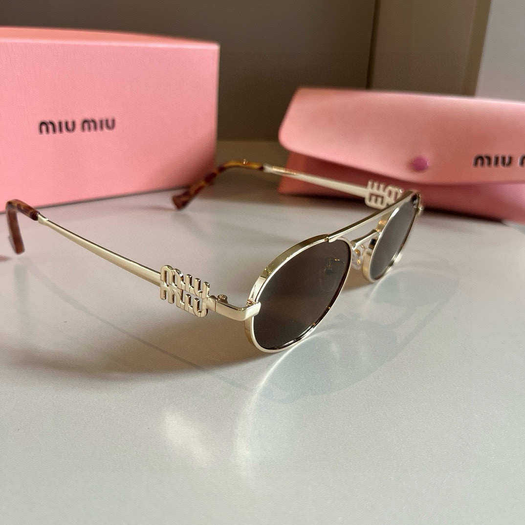 NO:242478,Miumiu Miu Chao A super exquisite metal small frame sunglasses bring her to you and you are the best girl on the street. Girls' glasses, sunglasses, glasses, miumiu19860909miumiu缪缪超A超精致的一款金属小框墨镜带上她你就是街上最 的仔 女孩眼镜墨镜太阳镜,眼镜,miumiu,glasses