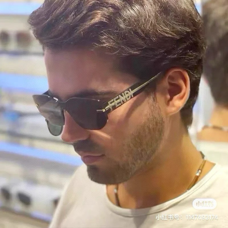 NO:243911,FD Fendi sunglasses I can't make any mistakes no matter how I wear them. I love it so much!  The trend king of sunglasses. It really won’t disappoint me every time. It can be worn by both men and women~ The most versatile black style!  glasses sunglasses sunglasses, glasses, fendi19860909FD芬迪太阳镜 怎么搭都不会出错我好爱！ 墨镜潮流王 果真每次都不会让我失望 男女都可以戴噢~ 最百搭的黑色款式！眼镜墨镜太阳镜,眼镜,fendi,glasses