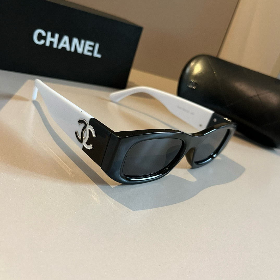 NO:245062,Chanel Chanel black and white panda sunglasses, sweet and salty frames that specifically modify the face shape!  The temple logo is also a panda design (black and white logo is particularly beautiful in glasses, sunglasses, sunglasses, glasses, chanel, chanel19860909chanel香奈儿黑白熊猫墨镜 可甜可盐镜框特别修饰脸型！ 镜腿logo还是熊猫的设计（黑白logo特别好看眼镜墨镜太阳镜,眼镜,chanel,chanel,glasses