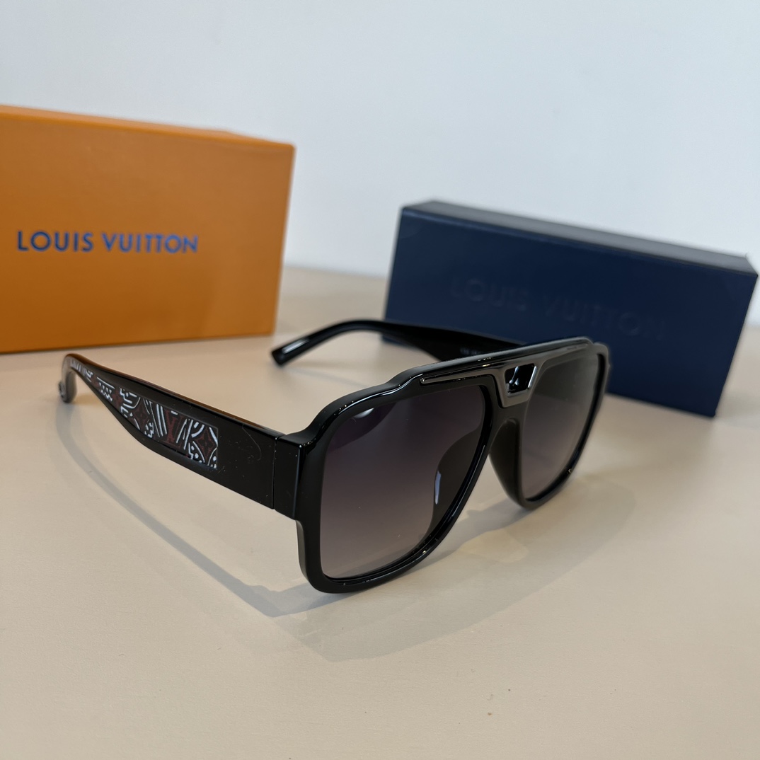 NO:249860,LV Louis Vuitton is very heavy industry!  The details are so rich that it is inhumane. It creates a sharp front frame shape, bringing an incomparable fashion to wear. The ambition of triangles, intertwined in depth, has a three-dimensional sense, and is very brand-recognizable and full of design. The simple and beautiful temple ends are all metal, without any trace of excess glasses, sunglasses, sunglasses, glasses, louis vuitton, louis vuitton19860909LV路易威登 非常重工！细节多到壕无人性 打造出锋芒毕露的前框造型 为佩戴着带来无可比拟的时尚感. 志性的三角底纹,深浅交错,极具立体感 极具品牌辨识度,设计感十足. 简洁漂亮的镜腿末端全金属收尾, 没有一丝的多余眼镜墨镜太阳镜,眼镜,louis vuitton,louis vuitton,glasses