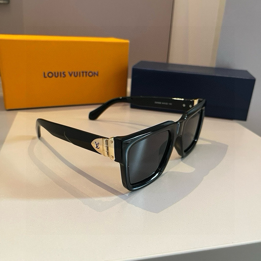 NO:249868,LV sunglasses. The sunglasses look beautiful and look very generous. The face looks small. The small print will not feel like a rustic nouveau riche. Both men and women can wear it. It is very fashionable. Sunglasses, sunglasses, glasses, louis vuitton19860909LV墨镜 墨镜好看上脸超大气显脸小,小满印不会有土气暴发户的感觉,男女都能带,很时髦眼镜墨镜太阳镜,眼镜,louis vuitton,glasses
