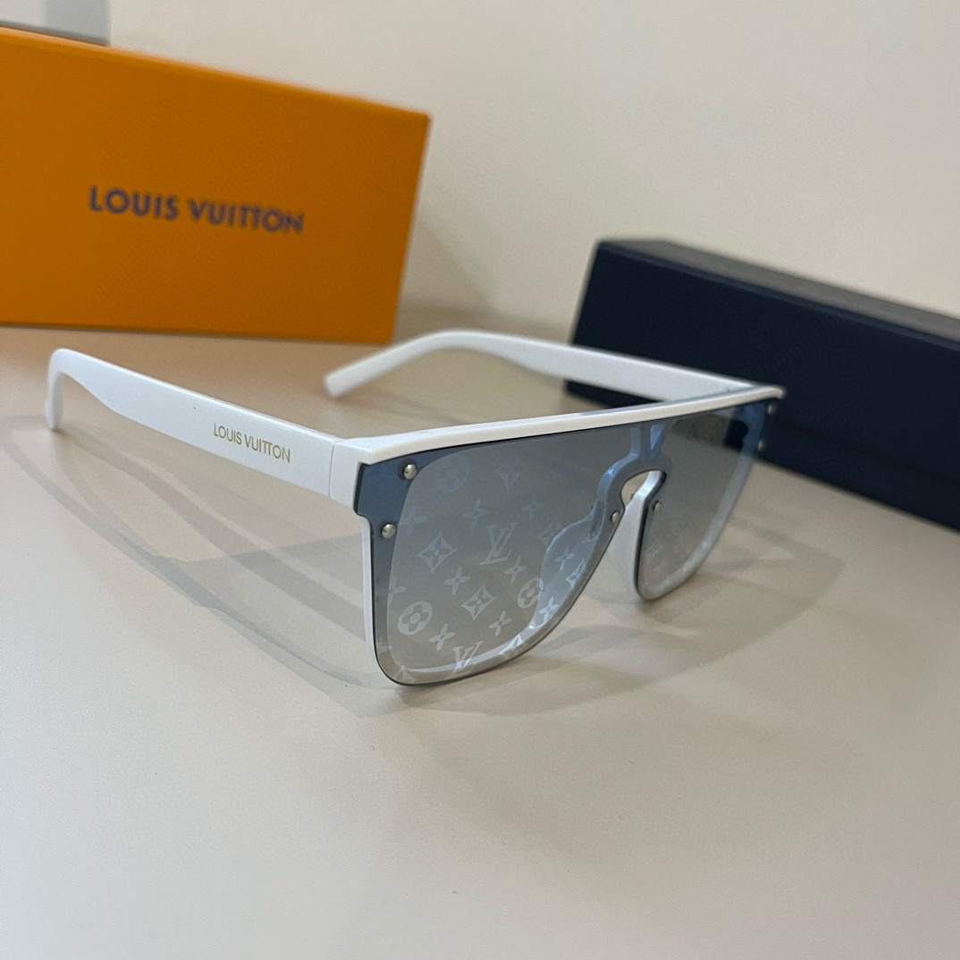 NO:251798,LV Louis Vuitton, the lens logo will not affect the sight at all, very heavy industry!  The details are so rich that they are inhumane. They create a sharp front frame shape, which brings an incomparable fashion to wear. The ambiguous triangle shading is intertwined, with a three-dimensional feel, with a brand recognition and a full design sense. The simple and beautiful temple ends are all metal, without any unnecessary glasses, louis vuitton, louis vuitton19860909LV路易威登,镜片logo一点都不会影响视线 非常重工！细节多到壕无人性 打造出锋芒毕露的前框造型 为佩戴着带来无可比拟的时尚感. 志性的三角底纹,深浅交错,极具立体感 极具品牌辨识度,设计感十足. 简洁漂亮的镜腿末端全金属收尾, 没有一丝的多余,眼镜,louis vuitton,louis vuitton,glasses