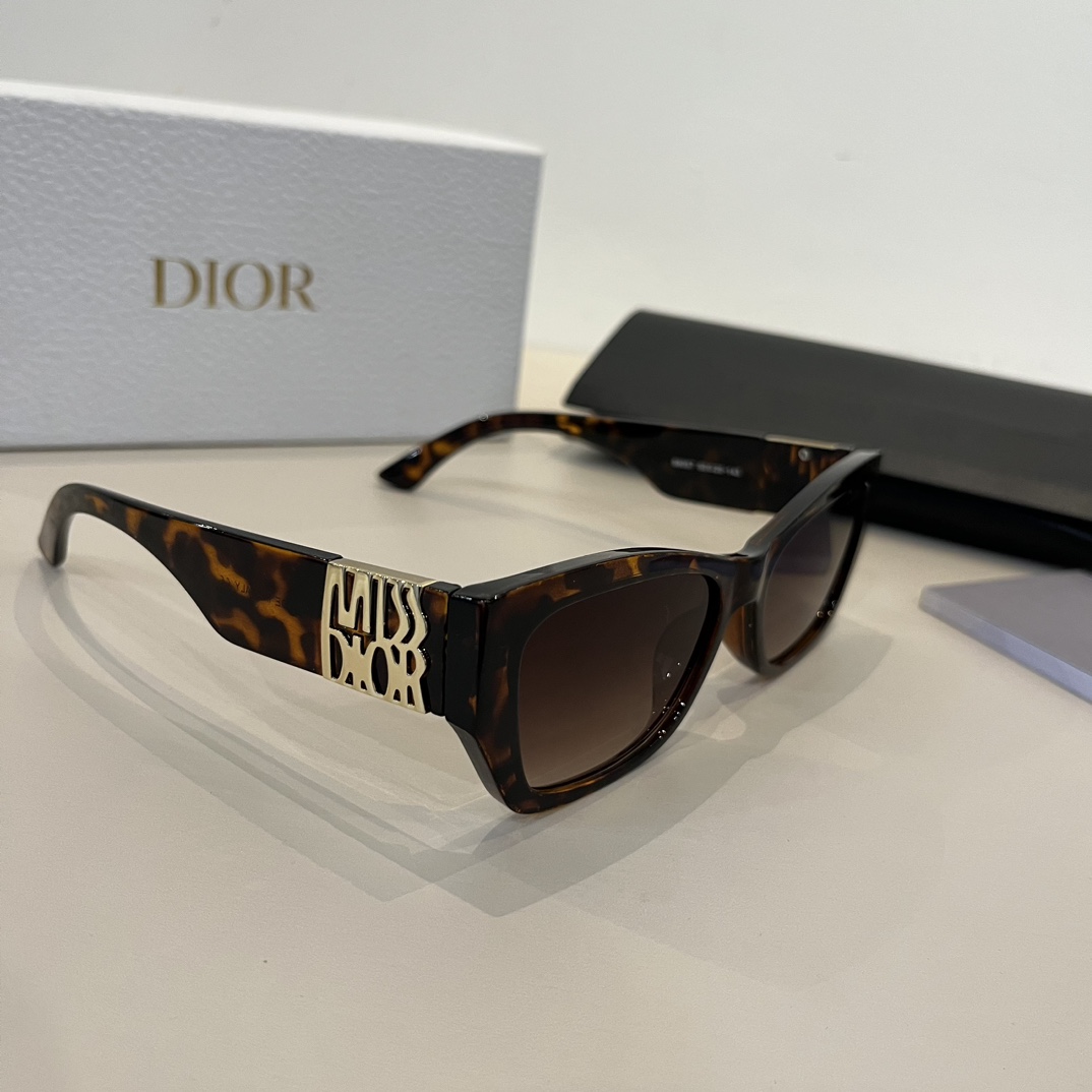 NO:251831,Dior women's sunglasses, full of three-dimensionality. HD lenses. Novel and super good texture. Versatile. Simple., glasses, dior, dior19860909Dior迪奥 女款太阳墨镜,立体感十足. 高清镜片.新颖.质感超好 百搭.简洁.,眼镜,dior,dior,glasses