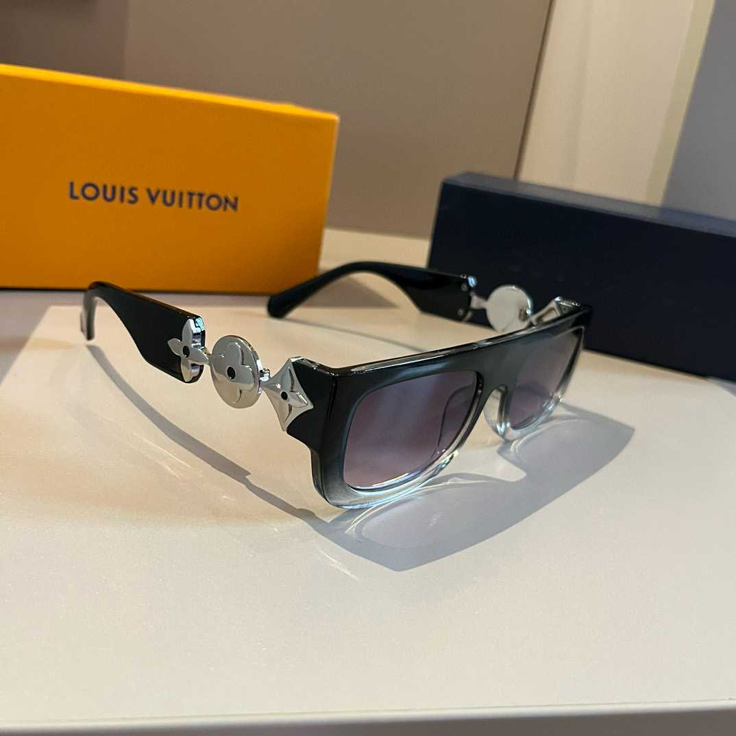 NO:251836,LV Louis Vuitton is very heavy industry!  The details are so rich that they are inhumane. They create a sharp front frame shape, which brings an incomparable fashion to wear. The ambiguous triangle shading is intertwined, with a three-dimensional feel, with a brand recognition and a full design sense. The simple and beautiful temple ends are all metal, without any unnecessary glasses, louis vuitton, louis vuitton19860909LV路易威登 非常重工！细节多到壕无人性 打造出锋芒毕露的前框造型 为佩戴着带来无可比拟的时尚感. 志性的三角底纹,深浅交错,极具立体感 极具品牌辨识度,设计感十足. 简洁漂亮的镜腿末端全金属收尾, 没有一丝的多余,眼镜,louis vuitton,louis vuitton,glasses