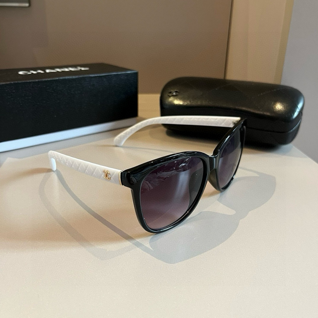 NO:251834,Chanel Chanel sunglasses sunglasses are the gods on the spot. They are really beautiful. If you take them with you, you will definitely be a celebrity on the street. They are very cost-effective. Glasses, chanel, chanel19860909Chanel香奈儿太阳墨镜太阳镜就地封神,真的太太好看了,带上去就是妥妥的名媛出街,性价比超高,眼镜,chanel,chanel,glasses