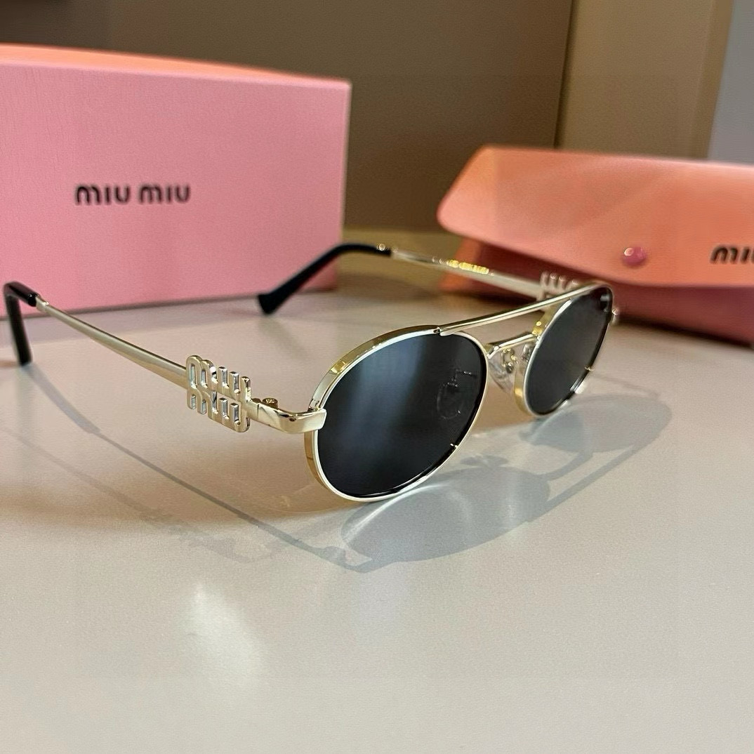 NO:252605,Glasses, sunglasses, sunglasses, miumiu, super exquisite metal small frame sunglasses, you are the best girl on the street, glasses, miumiu19860909眼镜墨镜太阳镜 miumiu缪缪超A超精致的一款金属小框墨镜带上她你就是街上最 的仔 女孩,眼镜,miumiu,glasses