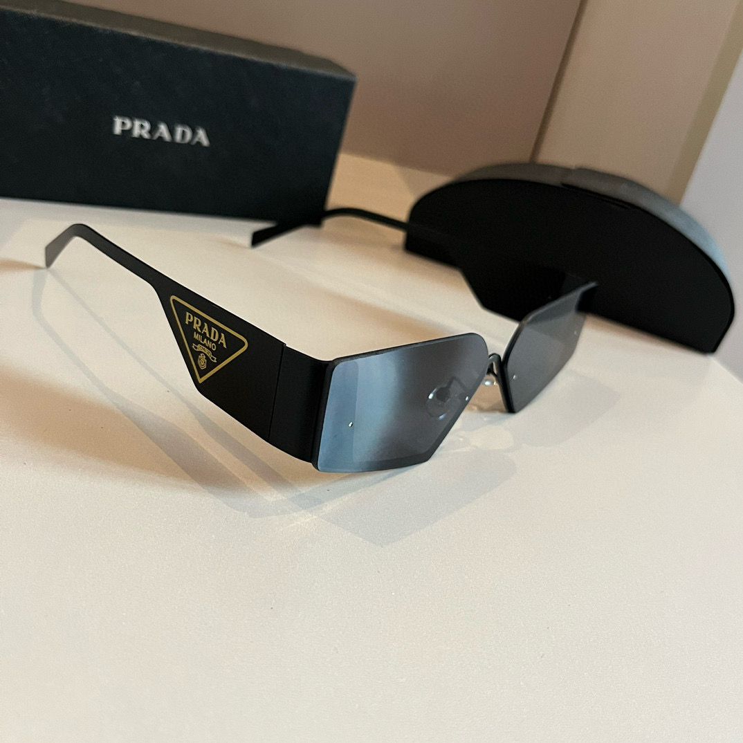 NO:253337,PRADA sunglasses Prada sales champion model 9825 The most popular style glasses sunglasses sunglasses, glasses, prada, prada19860909PRADA 太阳镜 普拉达销量冠军款 9825今年最火爆的款式眼镜墨镜太阳镜,眼镜,prada,prada,glasses