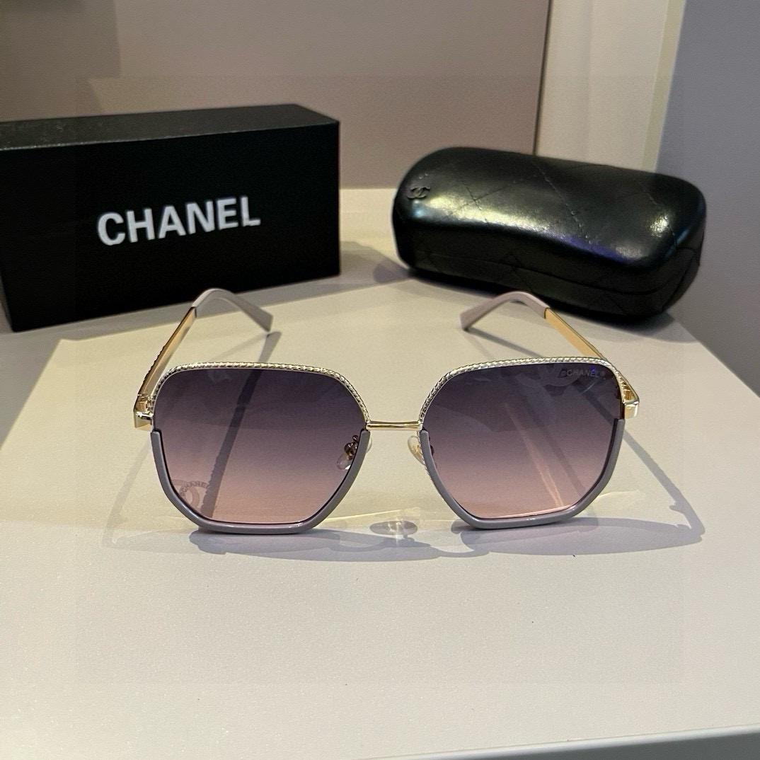 Солнцезащитные очки Chanel