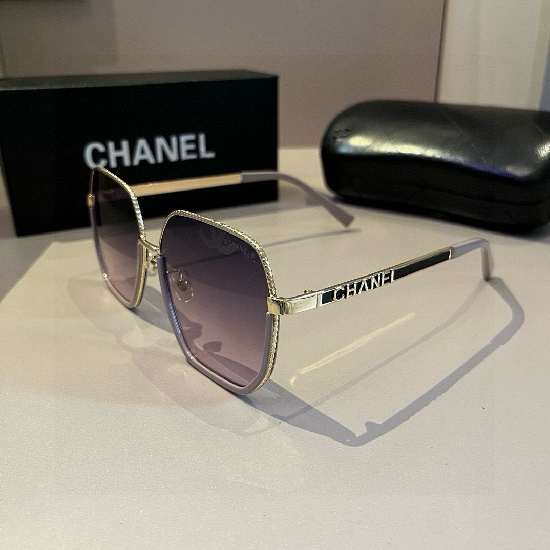 Солнцезащитные очки Chanel