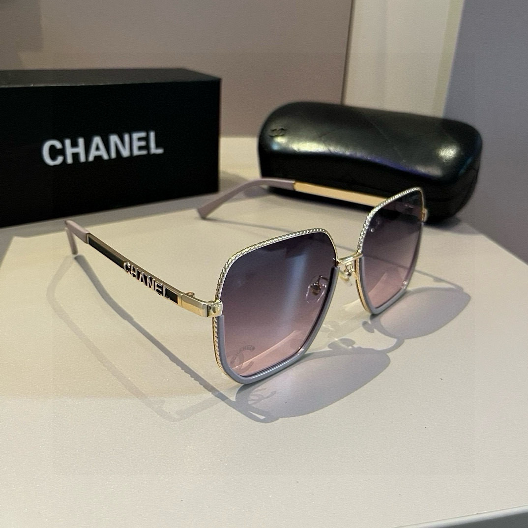 Солнцезащитные очки Chanel