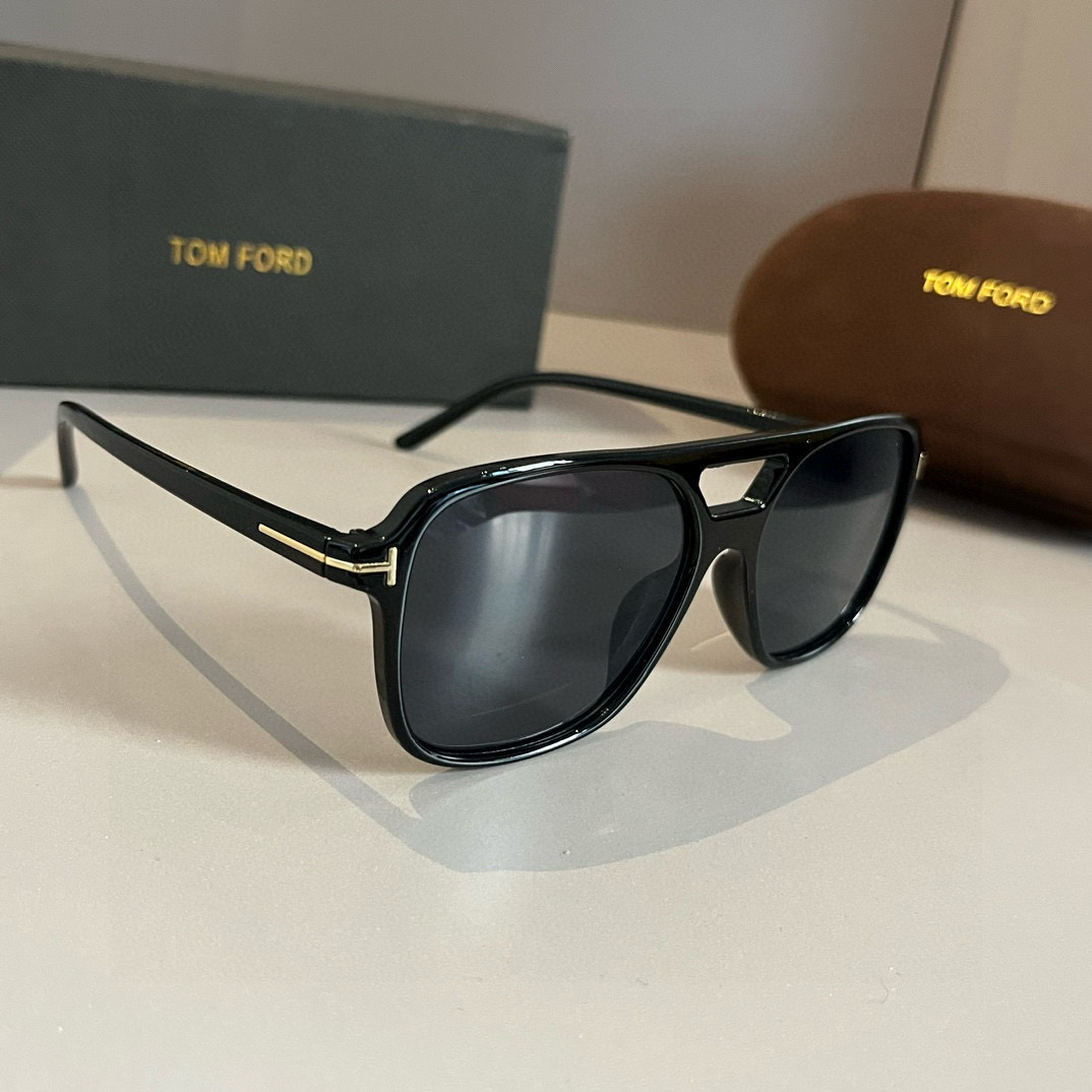 Солнцезащитные очки TOMFORD черные Без бренда