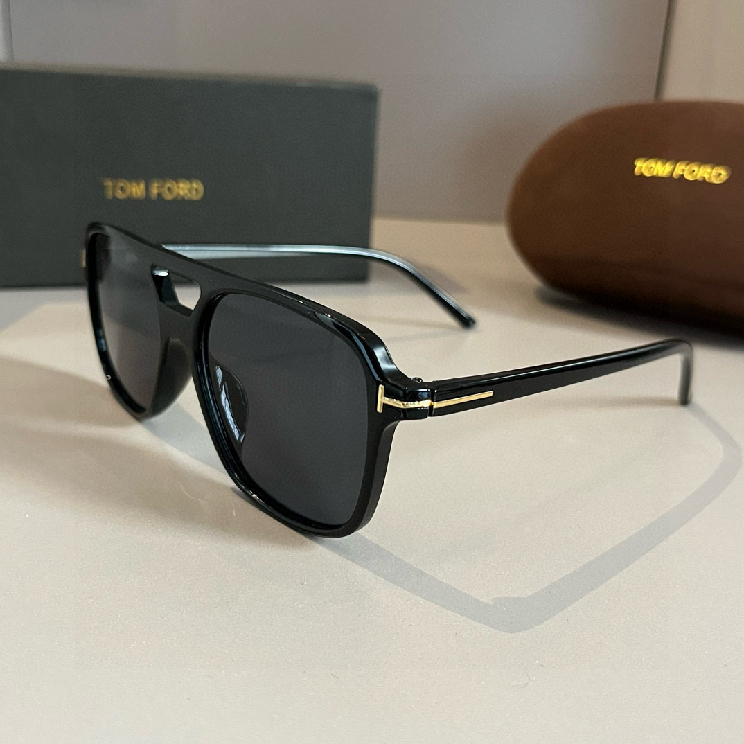 Солнцезащитные очки TOMFORD черные Без бренда