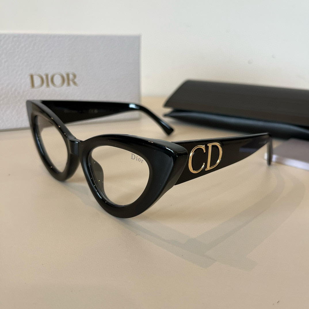 💰批125¥
Dior迪奥太阳镜，遮阳镜，高端欧美风这样镜，超级修饰脸型