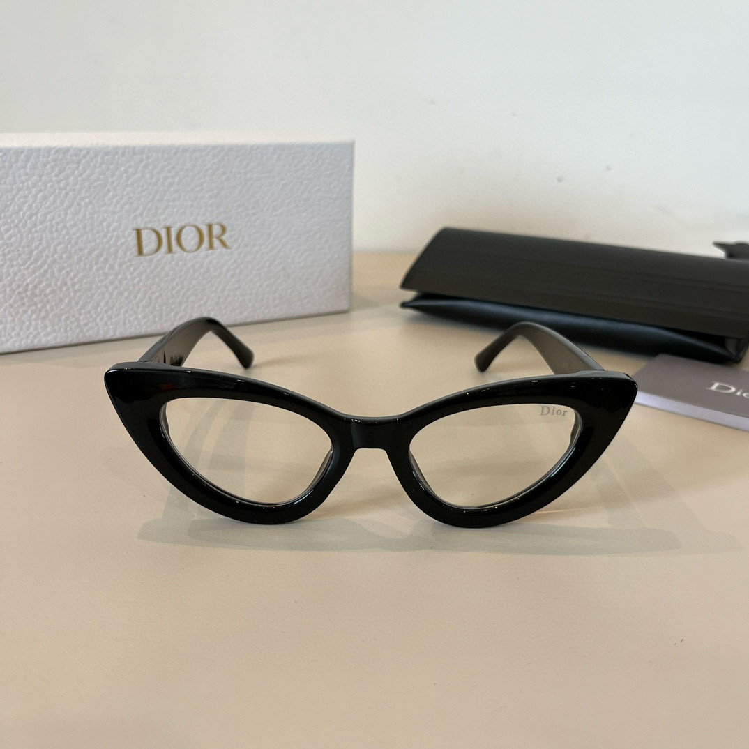 💰批125¥
Dior迪奥太阳镜，遮阳镜，高端欧美风这样镜，超级修饰脸型