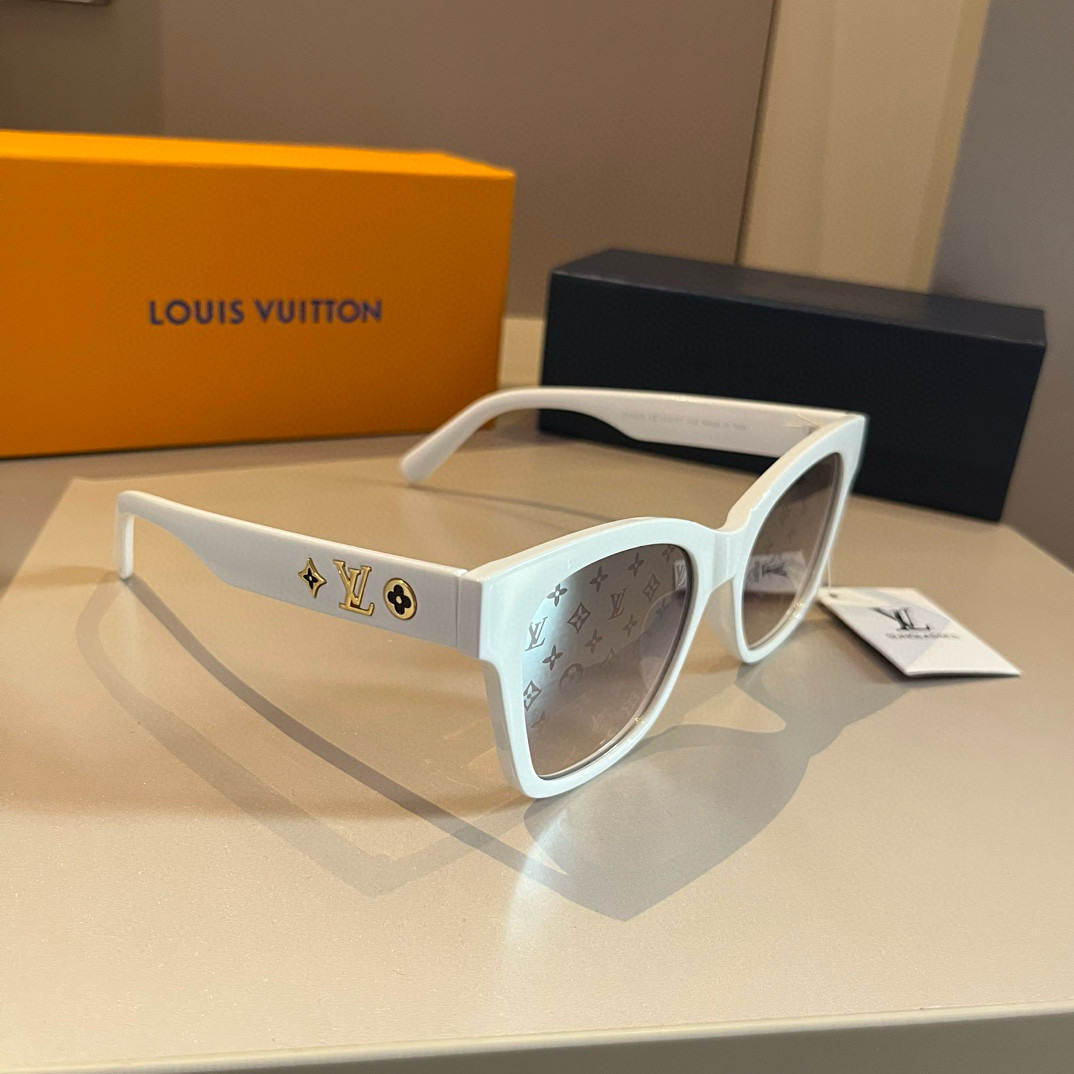 NO:255984,LV Louis Vuitton is very heavy industry!  The details are so rich that it is inhumane. It creates a sharp front frame shape, bringing an incomparable fashion to wear. The ambition of triangles, intertwined in depth, has a three-dimensional sense, and is very brand-recognizable and full of design. The simple and beautiful temple ends are all metal, without any trace of excess glasses, sunglasses, sunglasses, glasses, louis vuitton, louis vuitton19860909LV路易威登 非常重工！细节多到壕无人性 打造出锋芒毕露的前框造型 为佩戴着带来无可比拟的时尚感. 志性的三角底纹,深浅交错,极具立体感 极具品牌辨识度,设计感十足. 简洁漂亮的镜腿末端全金属收尾, 没有一丝的多余眼镜墨镜太阳镜,眼镜,louis vuitton,louis vuitton,glasses