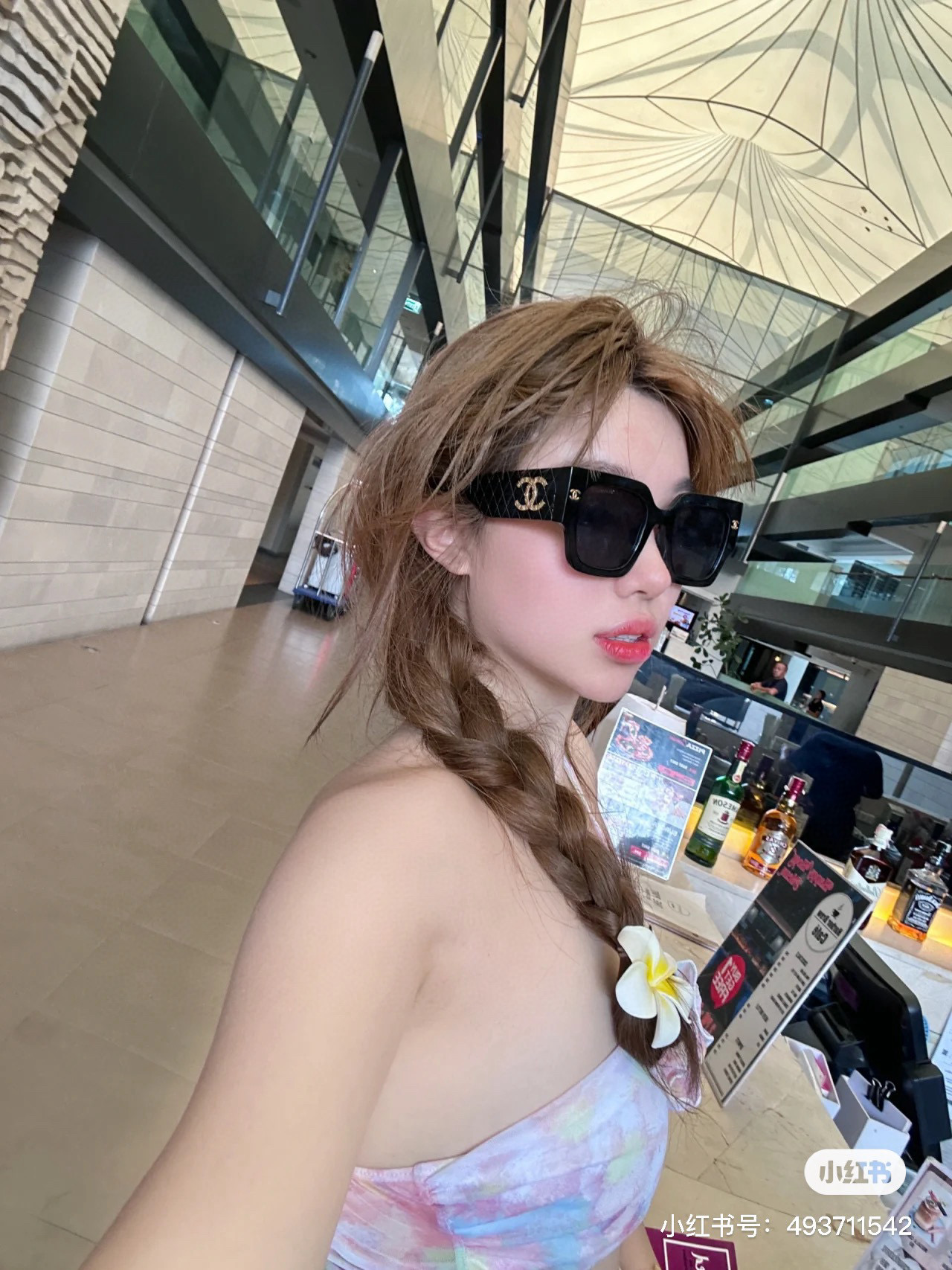 NO:255967,I love Chanel sunglasses. I really love it. The aura on my face is tightly grasped, the huge look shows that the face is small, the glasses are large and single, and the temples are just right in size, and they are light and comfortable to wear!  glasses sunglasses sunglasses, glasses, chanel, chanel19860909批 Chanel香奈儿太阳镜,真是爱了爱了,上脸那气场拿捏的死死,巨显脸小,眼镜大单一点也不重,镜腿幅度设计的刚刚好,佩戴轻盈舒适！眼镜墨镜太阳镜,眼镜,chanel,chanel,glasses